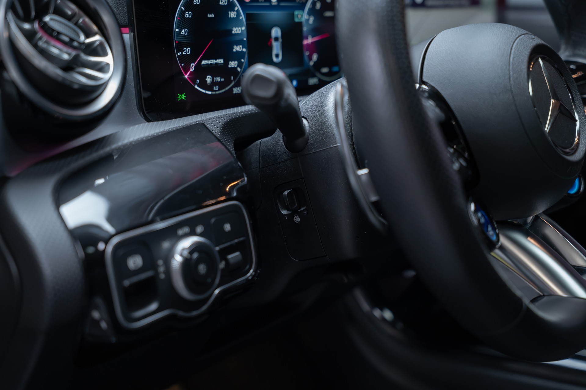 MERCEDES-BENZ CLA 35 AMG 4matic/ Facelift / Head-Up Display / Panorama-Schiebedach-image-15