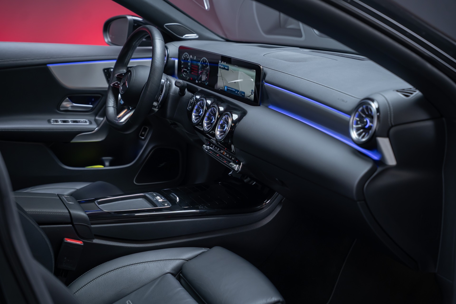 MERCEDES-BENZ CLA 35 AMG 4matic/ Facelift / Head-Up Display / Panorama-Schiebedach-image-40