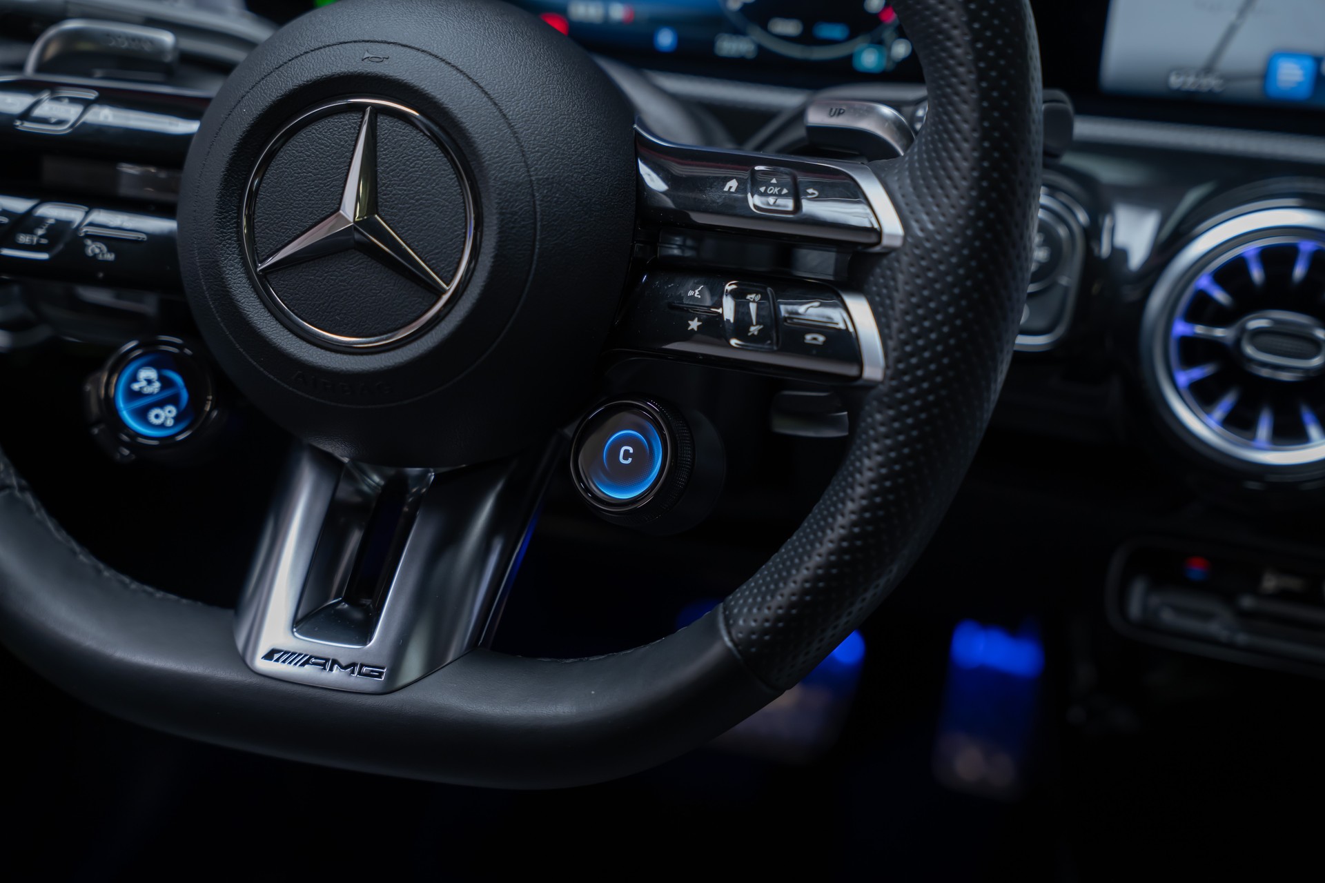 MERCEDES-BENZ CLA 35 AMG 4matic/ Facelift / Head-Up Display / Panorama-Schiebedach-image-30