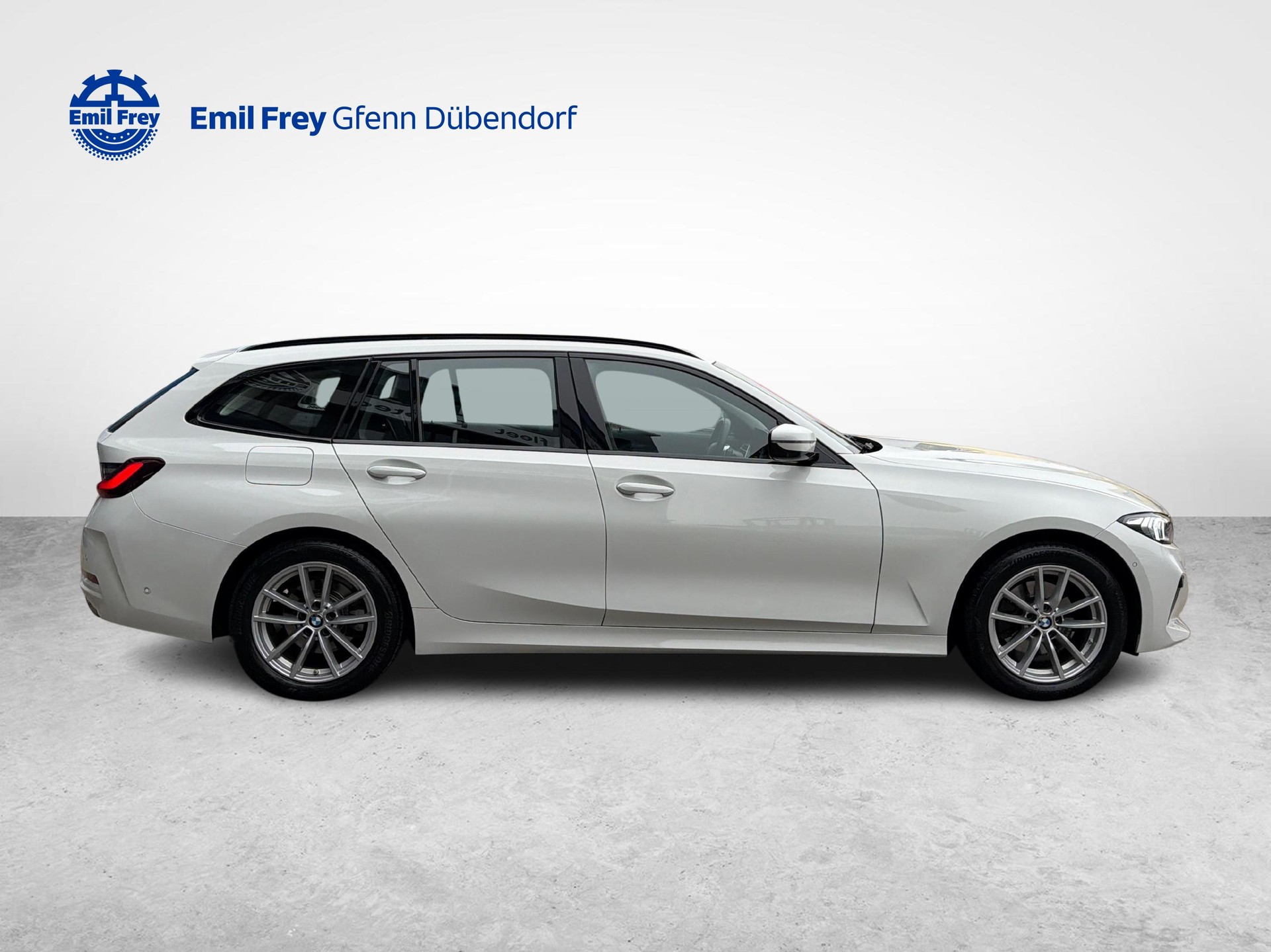 BMW 320d xDrive Touring-image-6