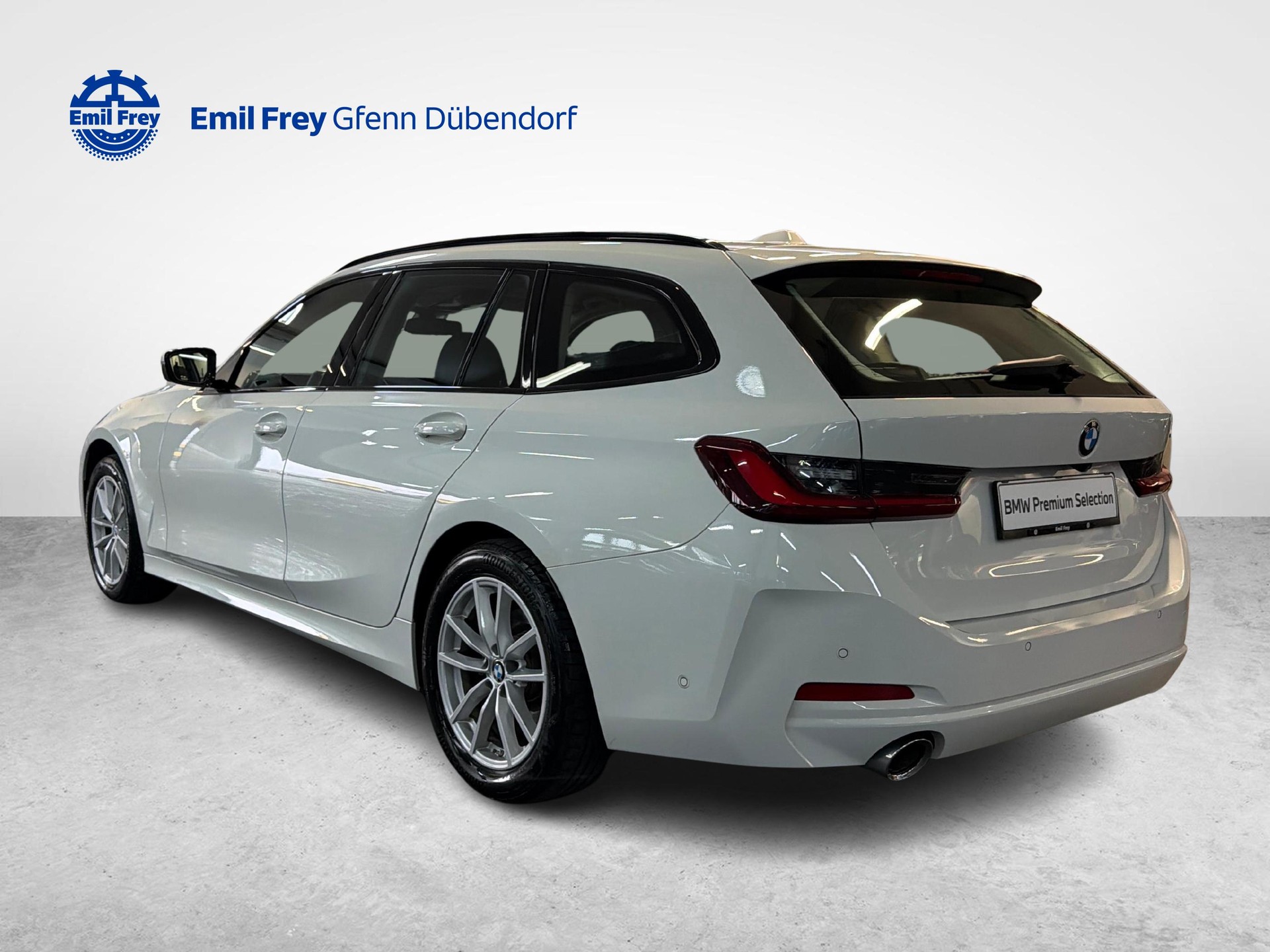 BMW 320d xDrive Touring-image-4