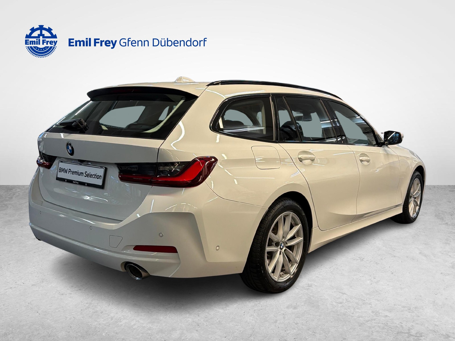 BMW 320d xDrive Touring-showroom-element-1