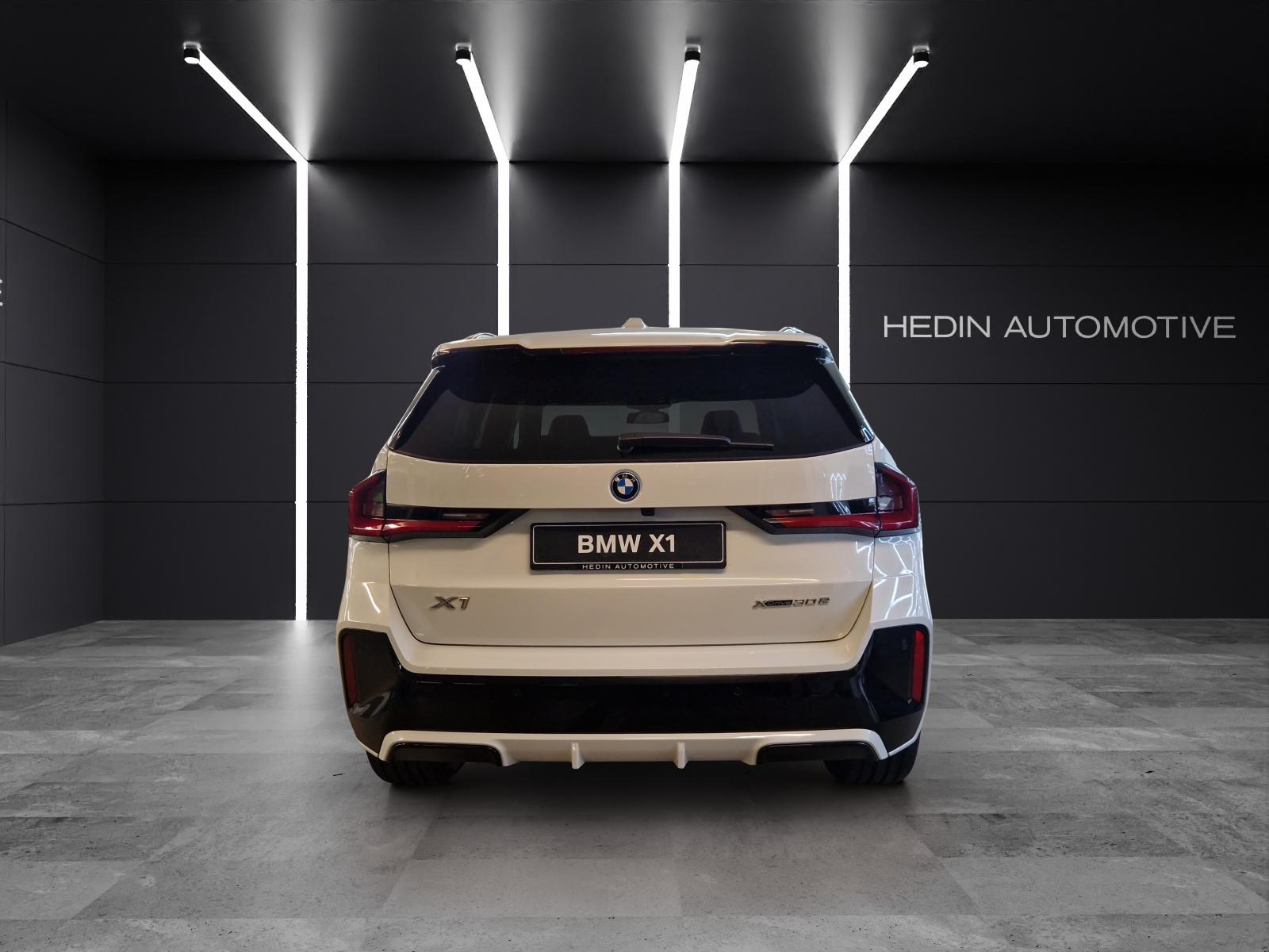 BMW X1 xDrive30e-showroom-element-3