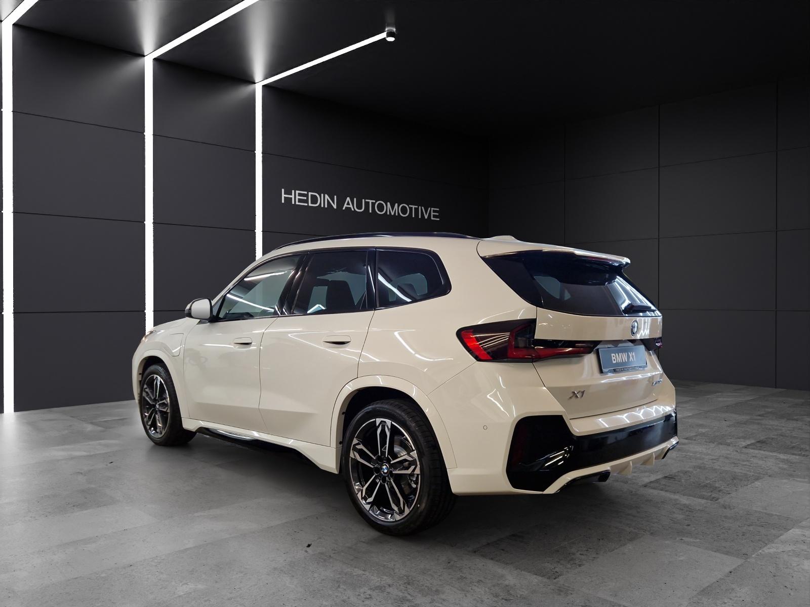 BMW X1 xDrive30e-showroom-element-2