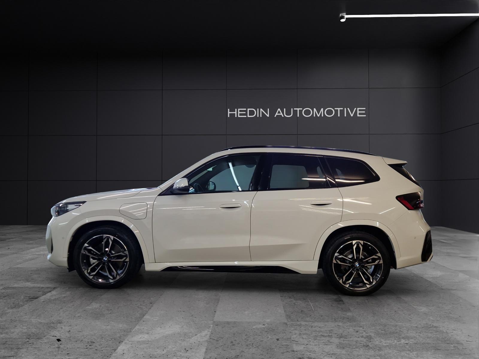 BMW X1 xDrive30e-showroom-element-1
