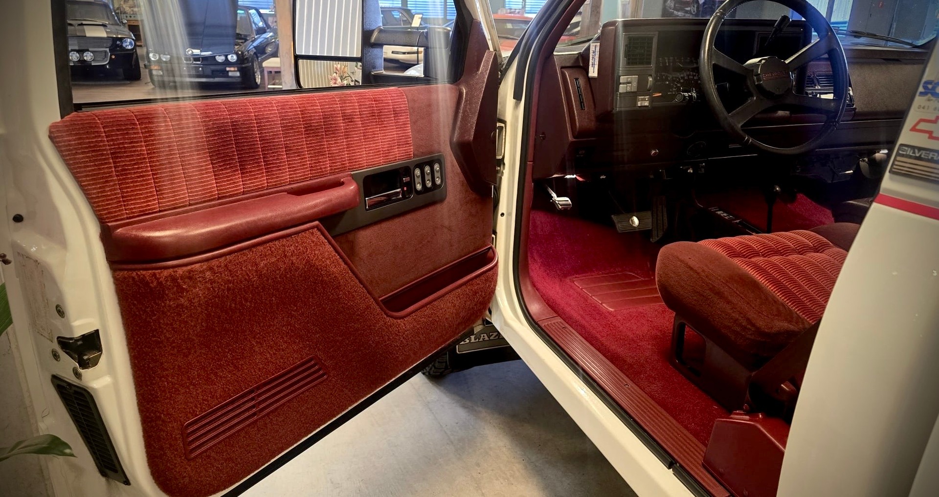 CHEVROLET K3500 Fleetside 7.4L Regular Cab Long Box-image-14