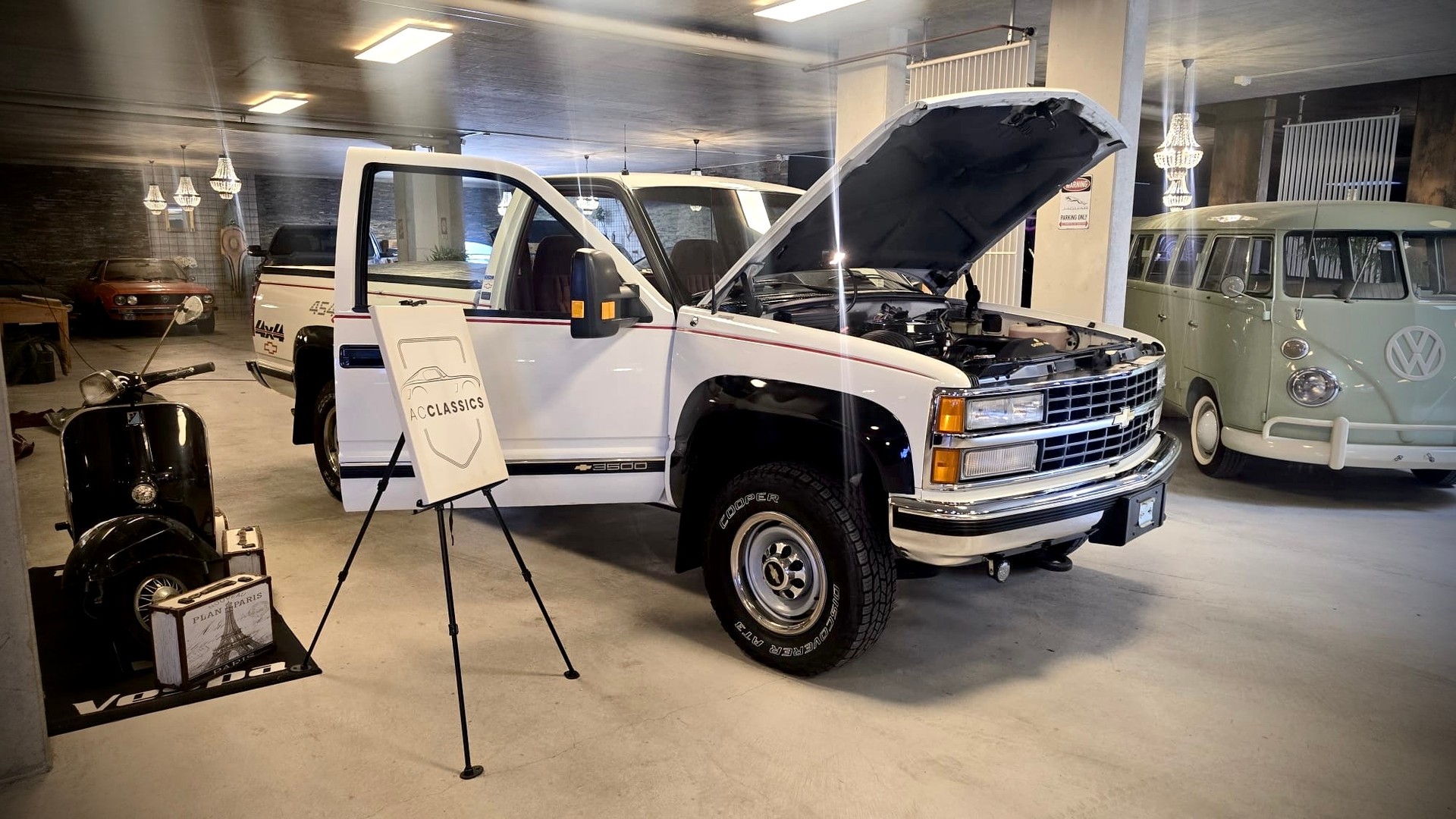 CHEVROLET K3500 Fleetside 7.4L Regular Cab Long Box-showroom-element-1