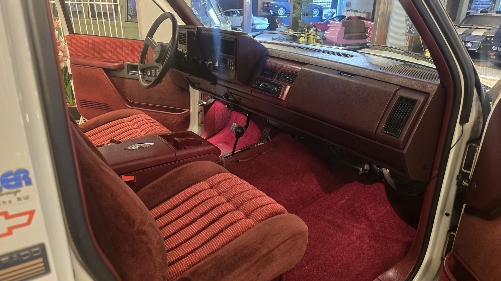 CHEVROLET K3500 Fleetside 7.4L Regular Cab Long Box-image-11