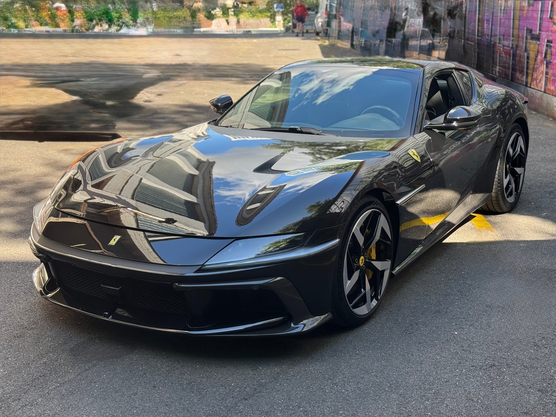 FERRARI 12 Cilindri-showroom-element-3