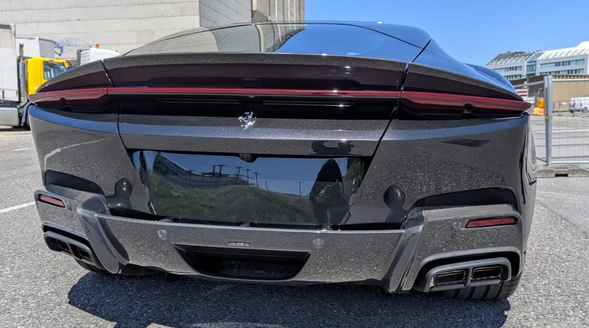 FERRARI 12 Cilindri-showroom-element-2