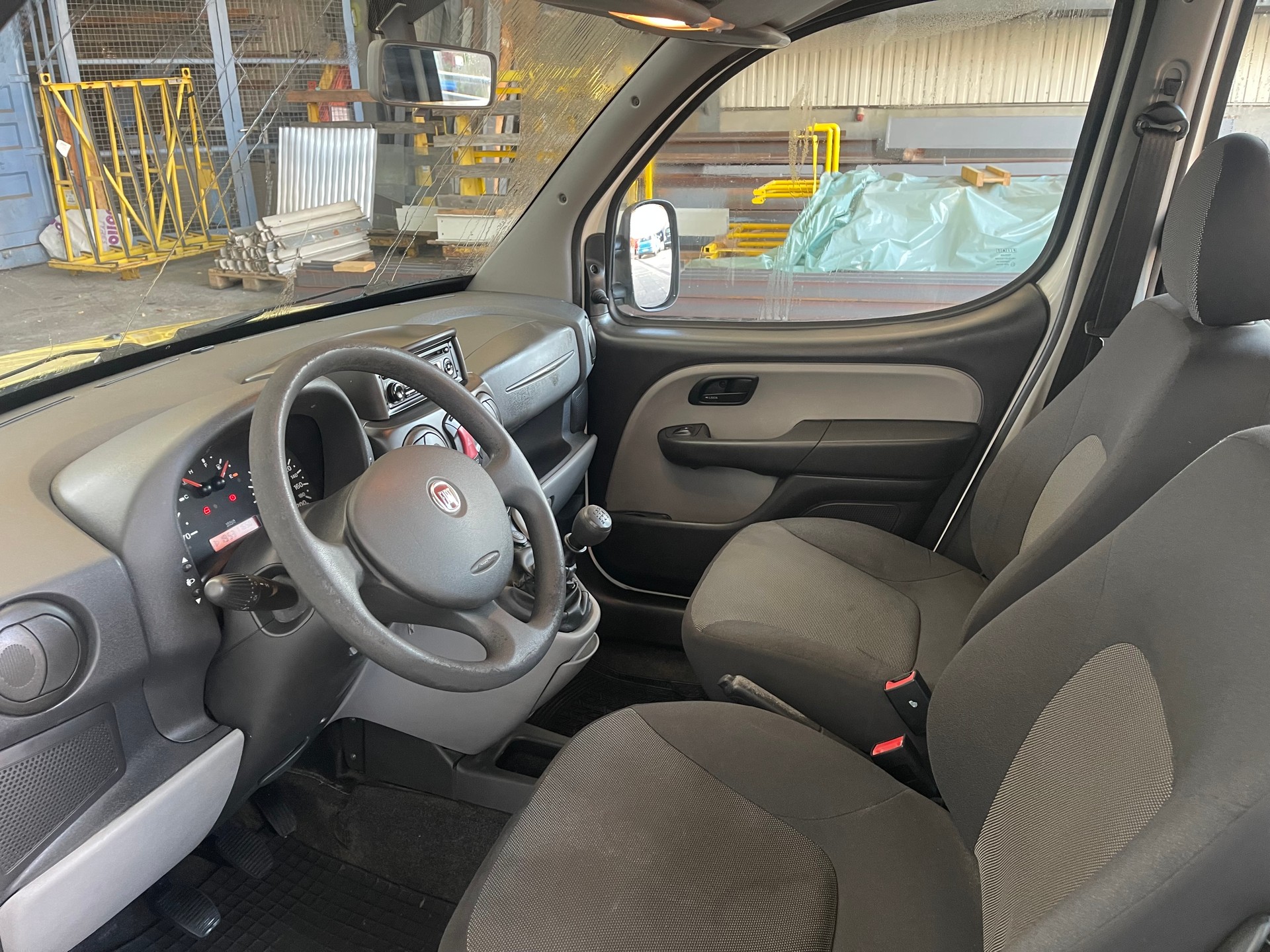 FIAT Doblò 1.6 Bipower Active-image-9