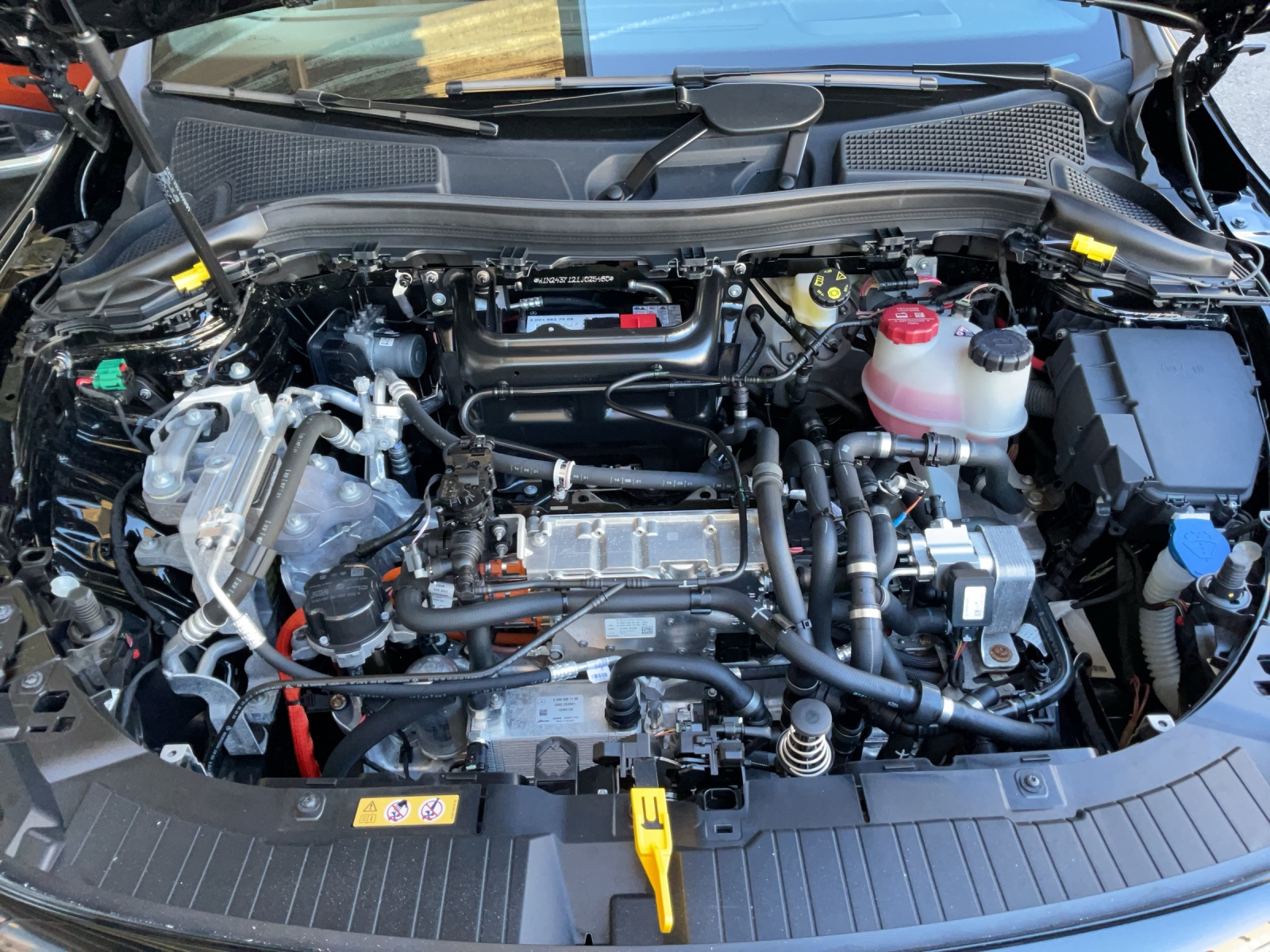 MERCEDES-BENZ EQA 350 AMG Line 4Matic-image-19
