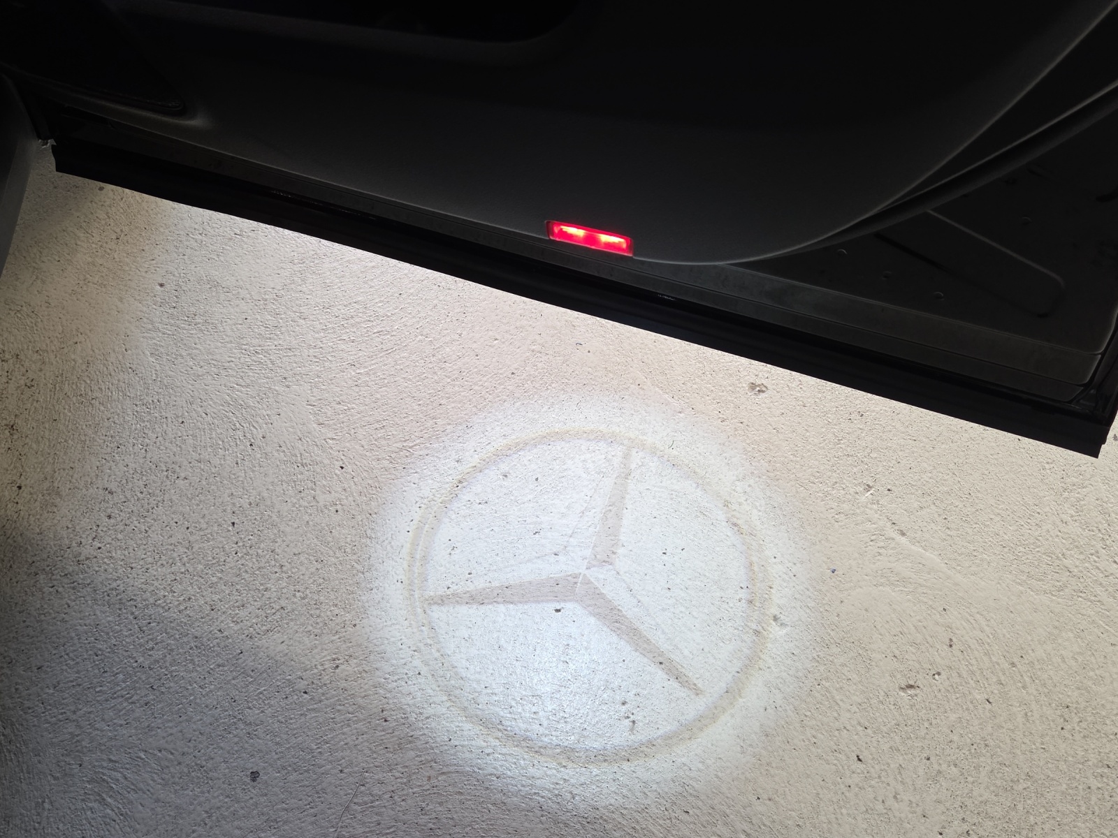 MERCEDES-BENZ EQA 350 AMG Line 4Matic-image-10