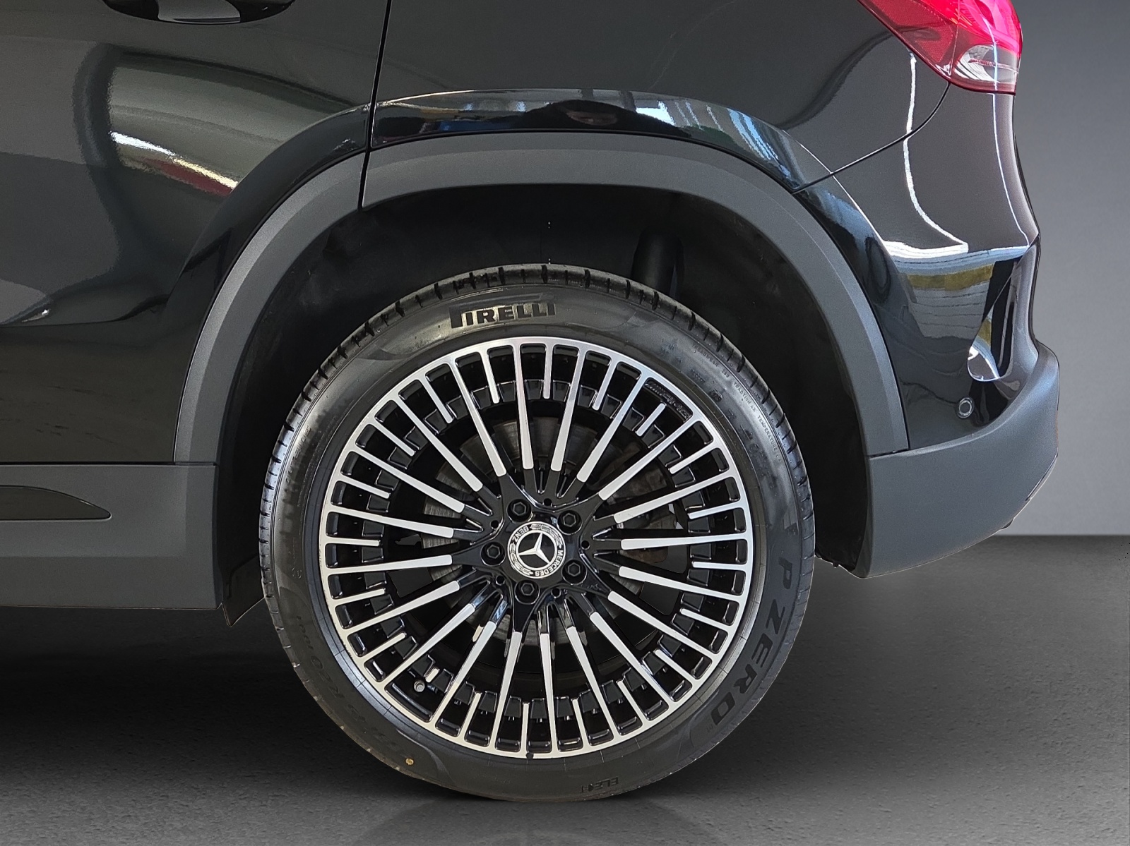 MERCEDES-BENZ EQA 350 AMG Line 4Matic-image-5