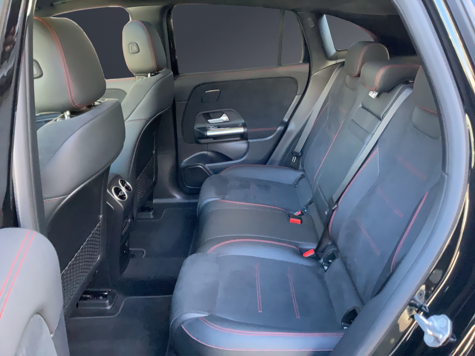 MERCEDES-BENZ EQA 350 AMG Line 4Matic-image-17