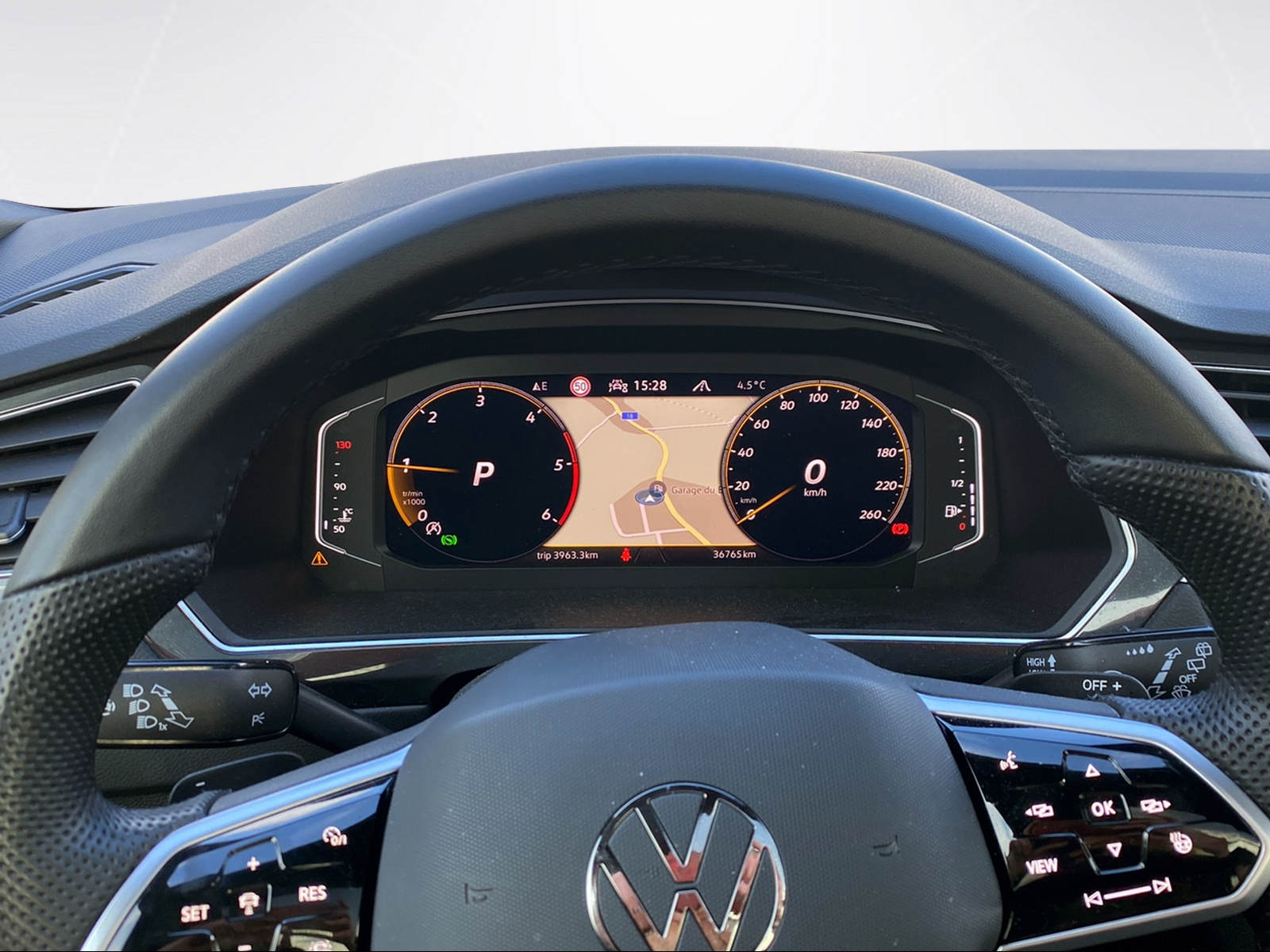VW Tiguan 2.0 TDI SCR R-Line 4Motion DSG-image-7