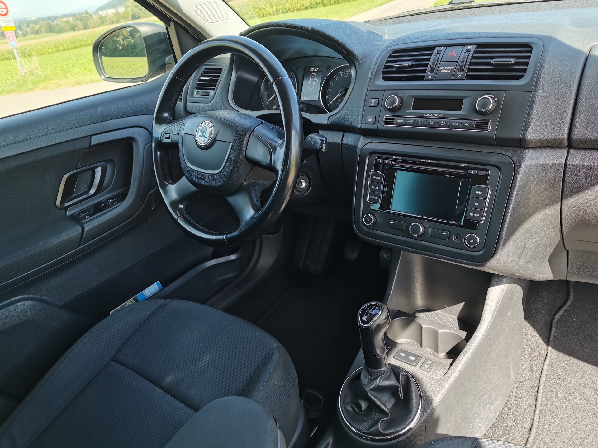 SKODA Fabia 1.2 TSI Elegance-image-4