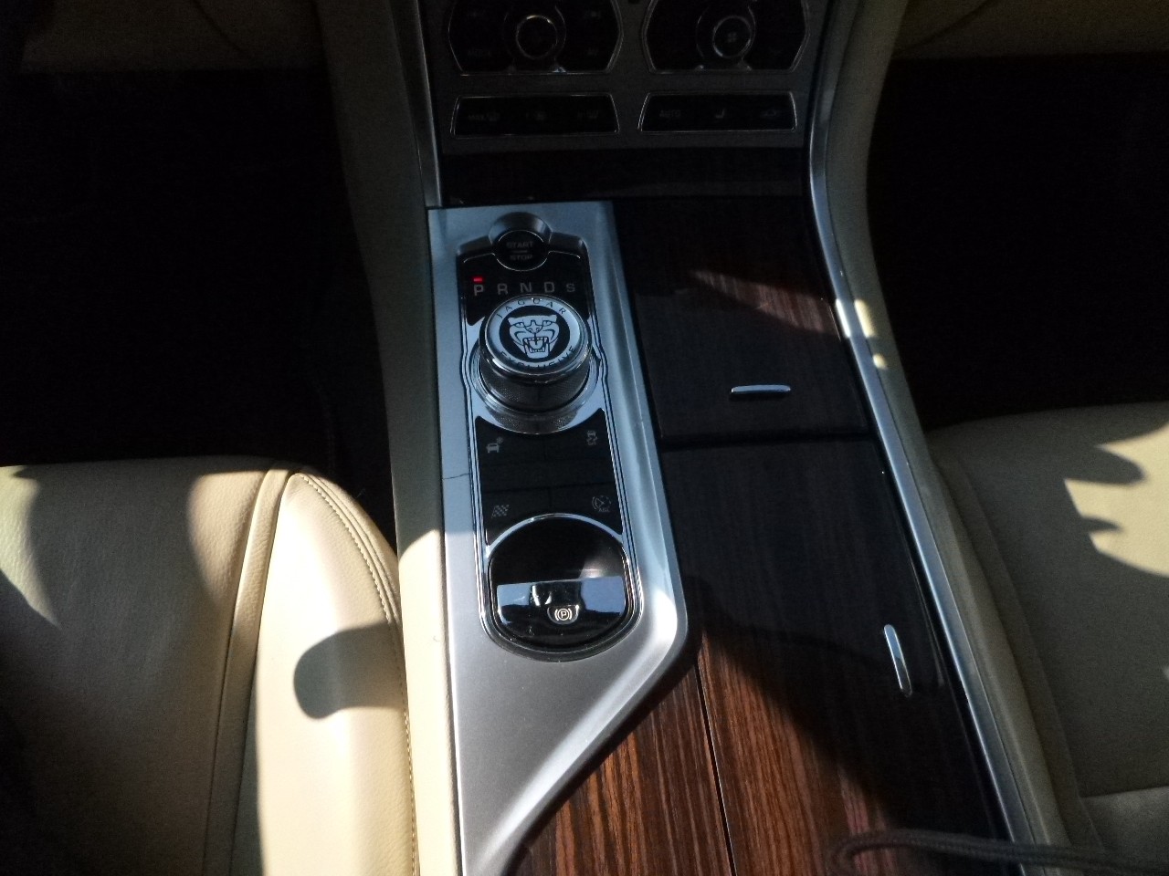JAGUAR XF 3.0 V6 S/C Premium Luxury 4x4-image-18