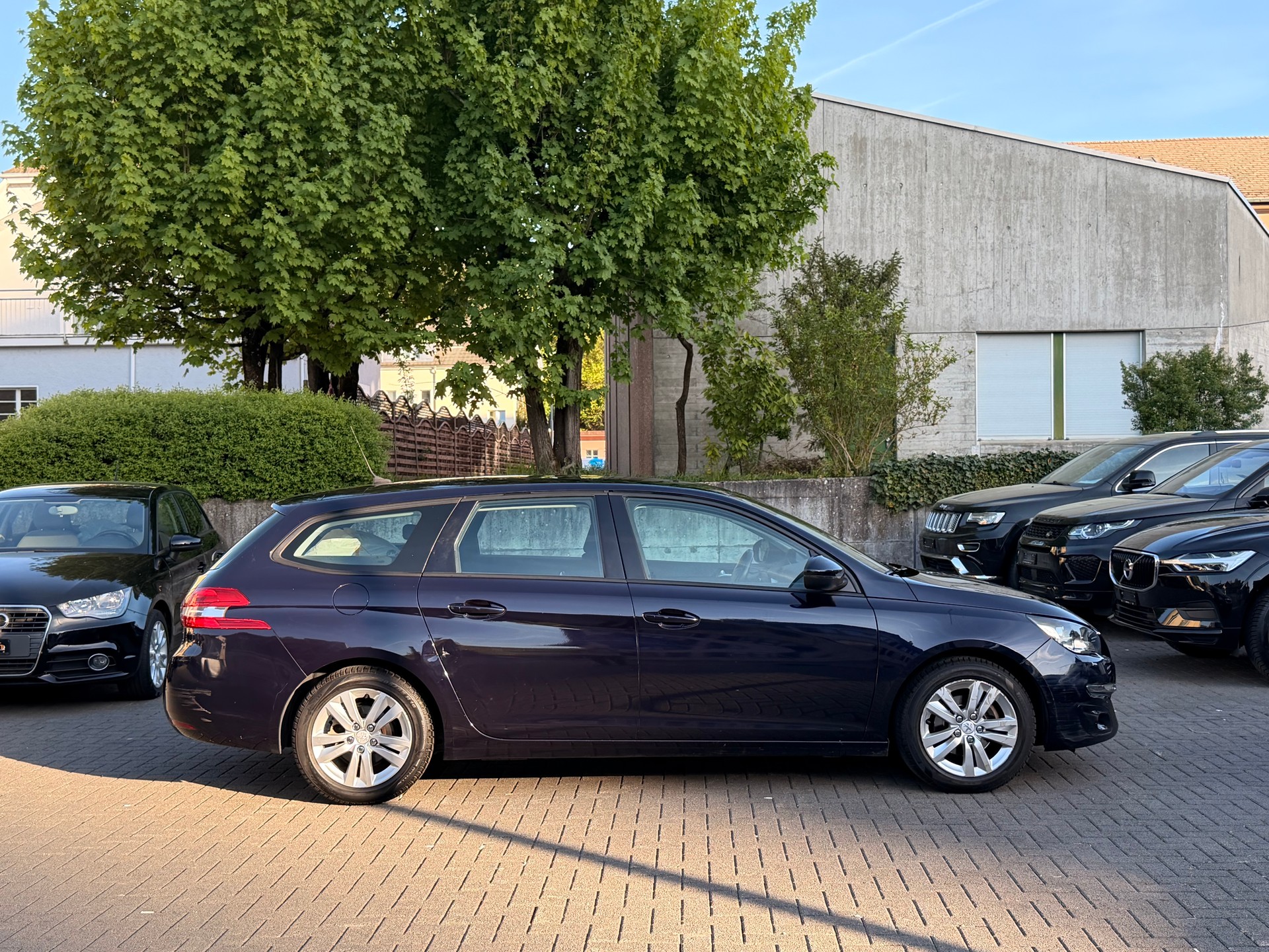 PEUGEOT 308 SW 1.2 THP Business Automatic-showroom-element-3
