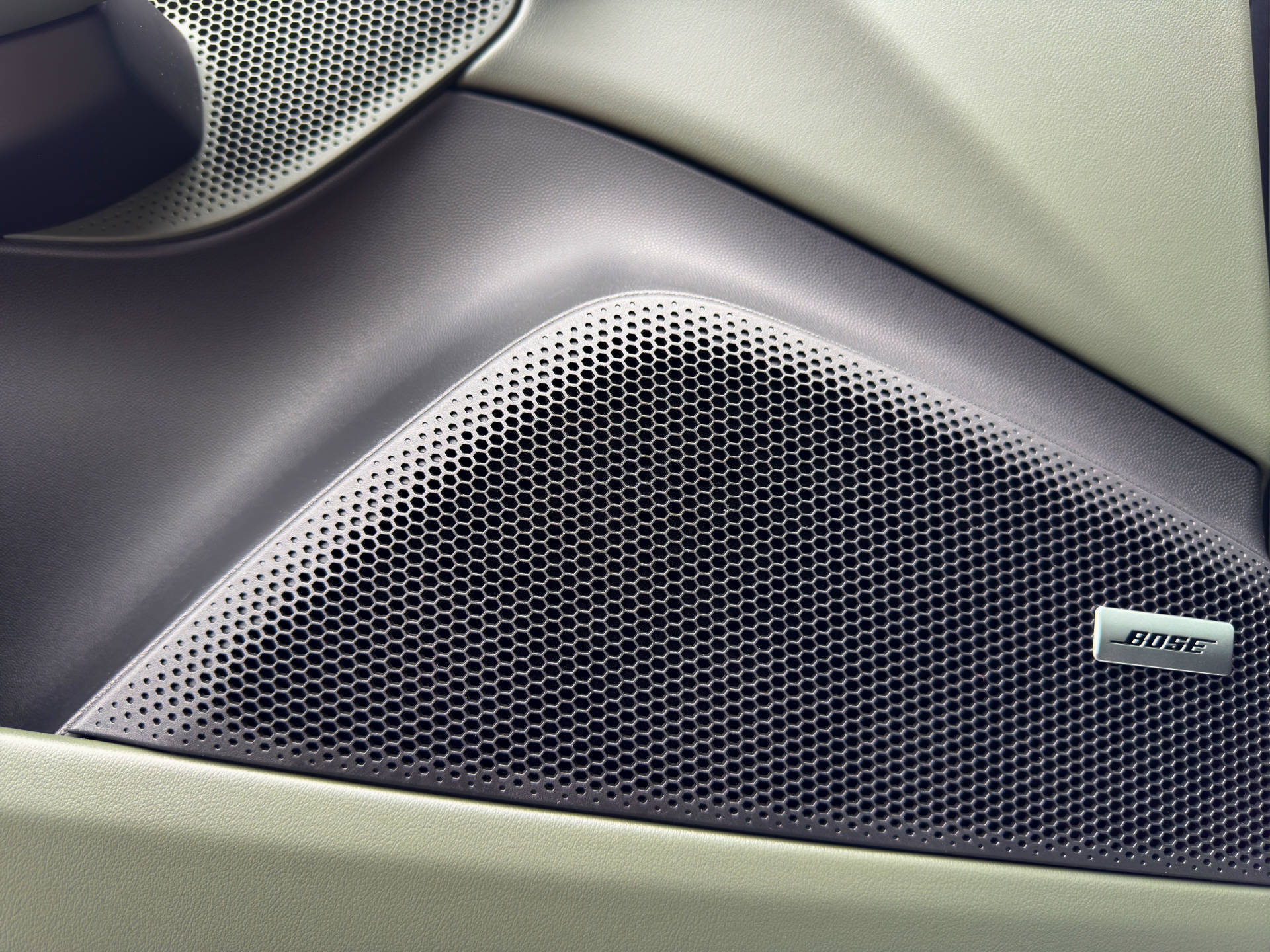 PORSCHE Macan 4-image-12