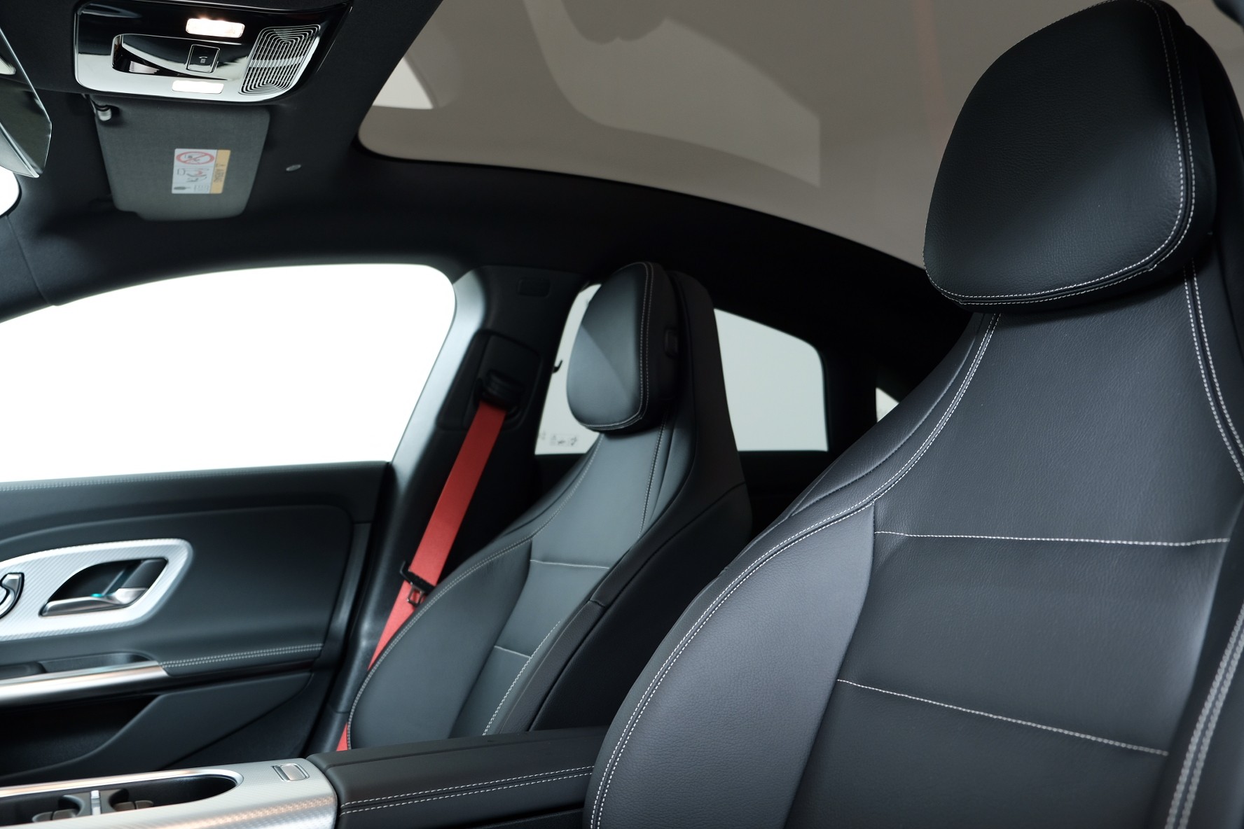 MERCEDES-BENZ CLA 350 4 Matic 85 kWh EQ-image-9