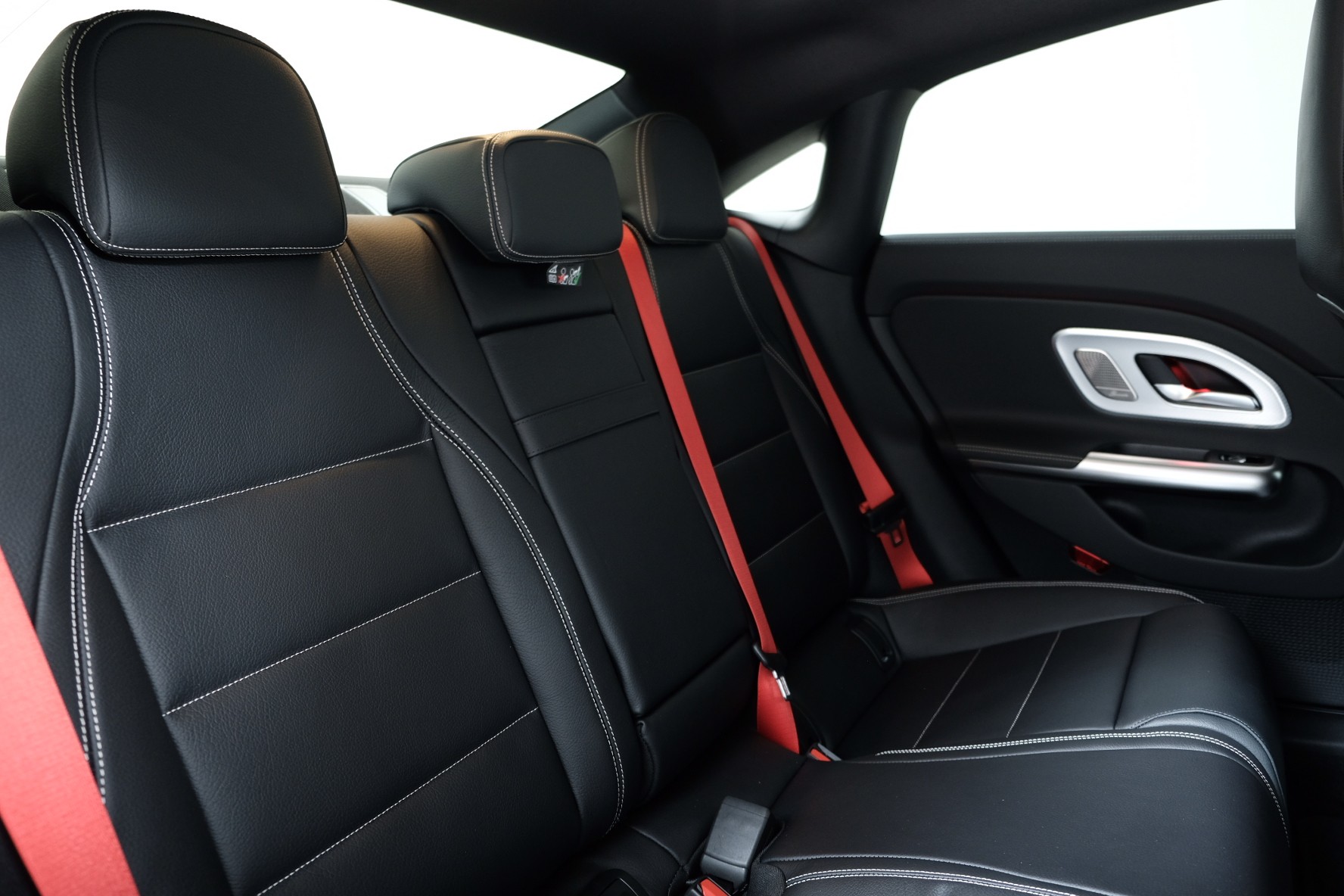 MERCEDES-BENZ CLA 350 4 Matic 85 kWh EQ-image-10