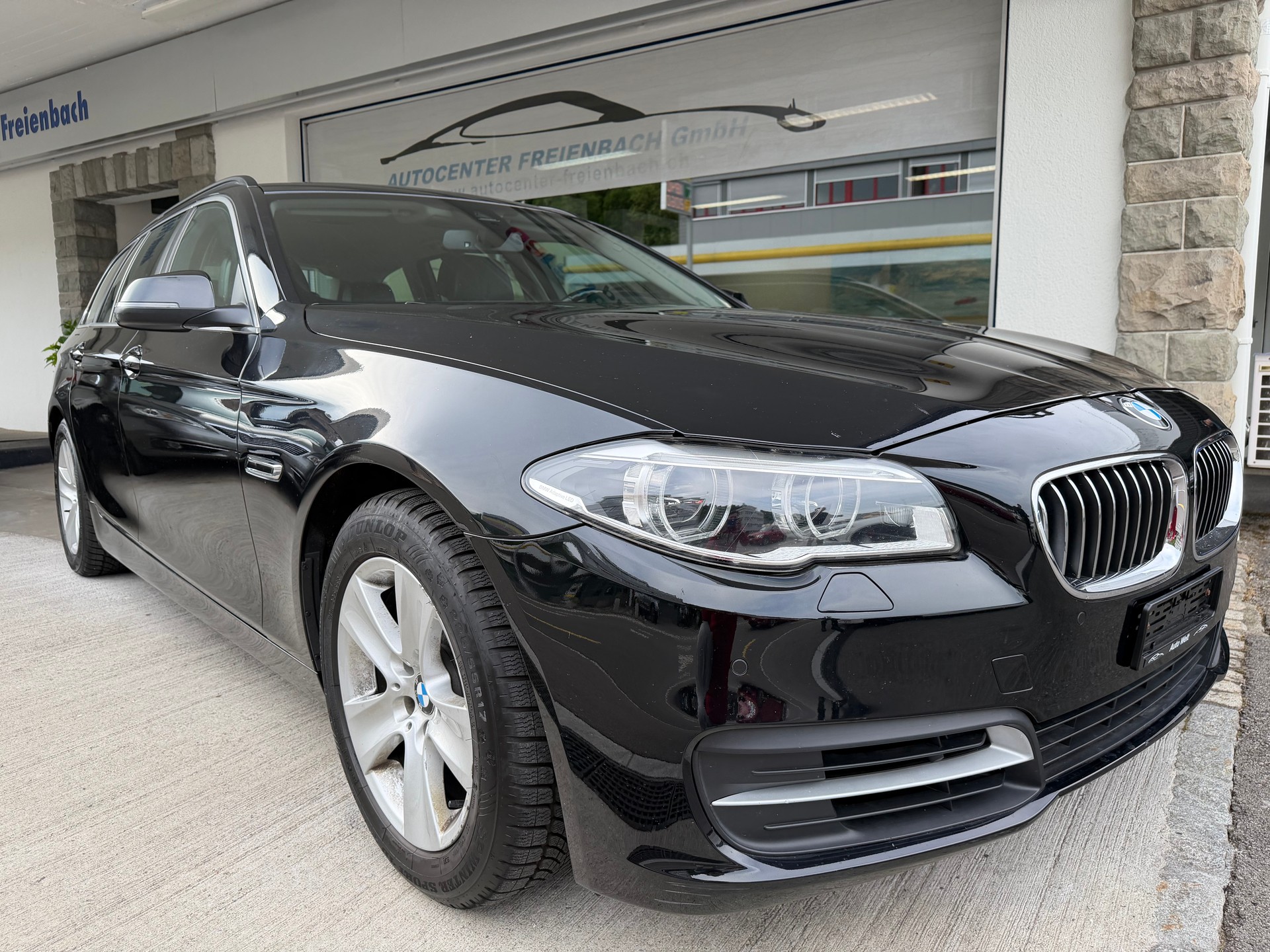 BMW 520d Touring xDrive Steptronic-showroom-element-2