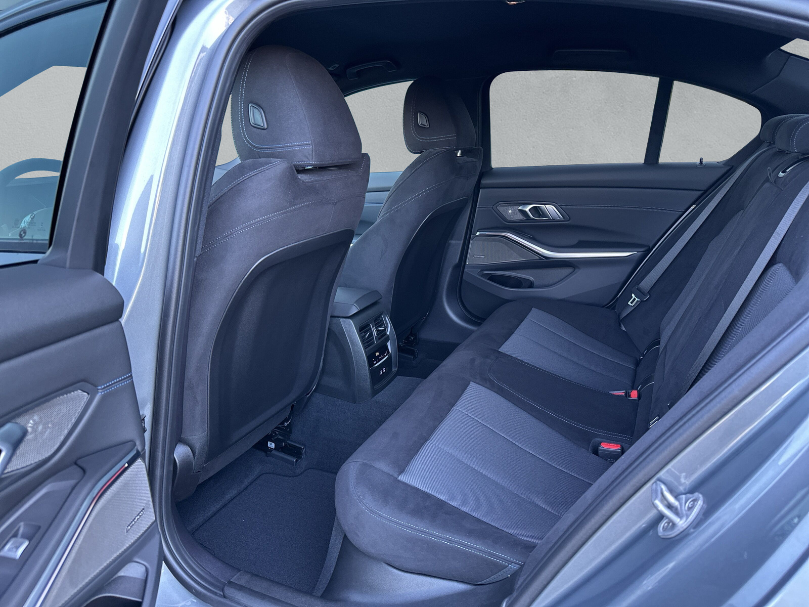 BMW 320d xDrive 48V Steptronic M Sport **Action de leasing à 1.9%**-image-11