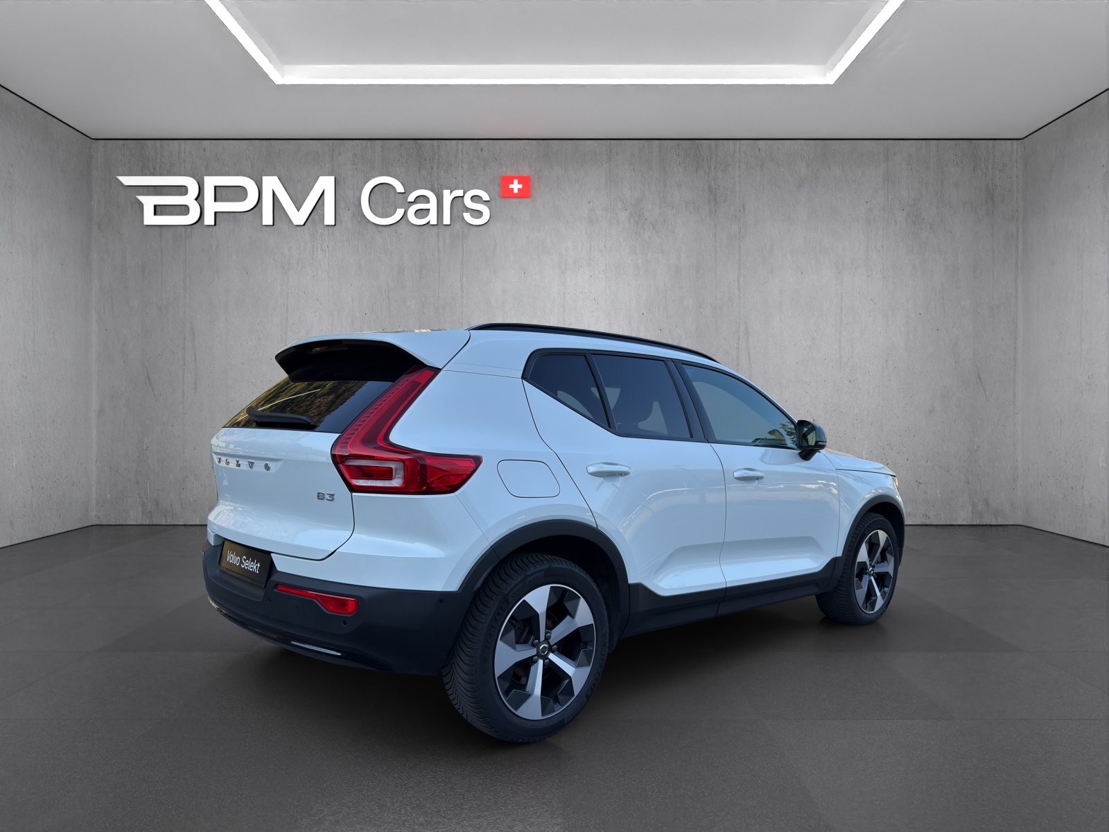 VOLVO XC40 B3 Benzin Mild Hybrid Plus Dark DCT-image-4