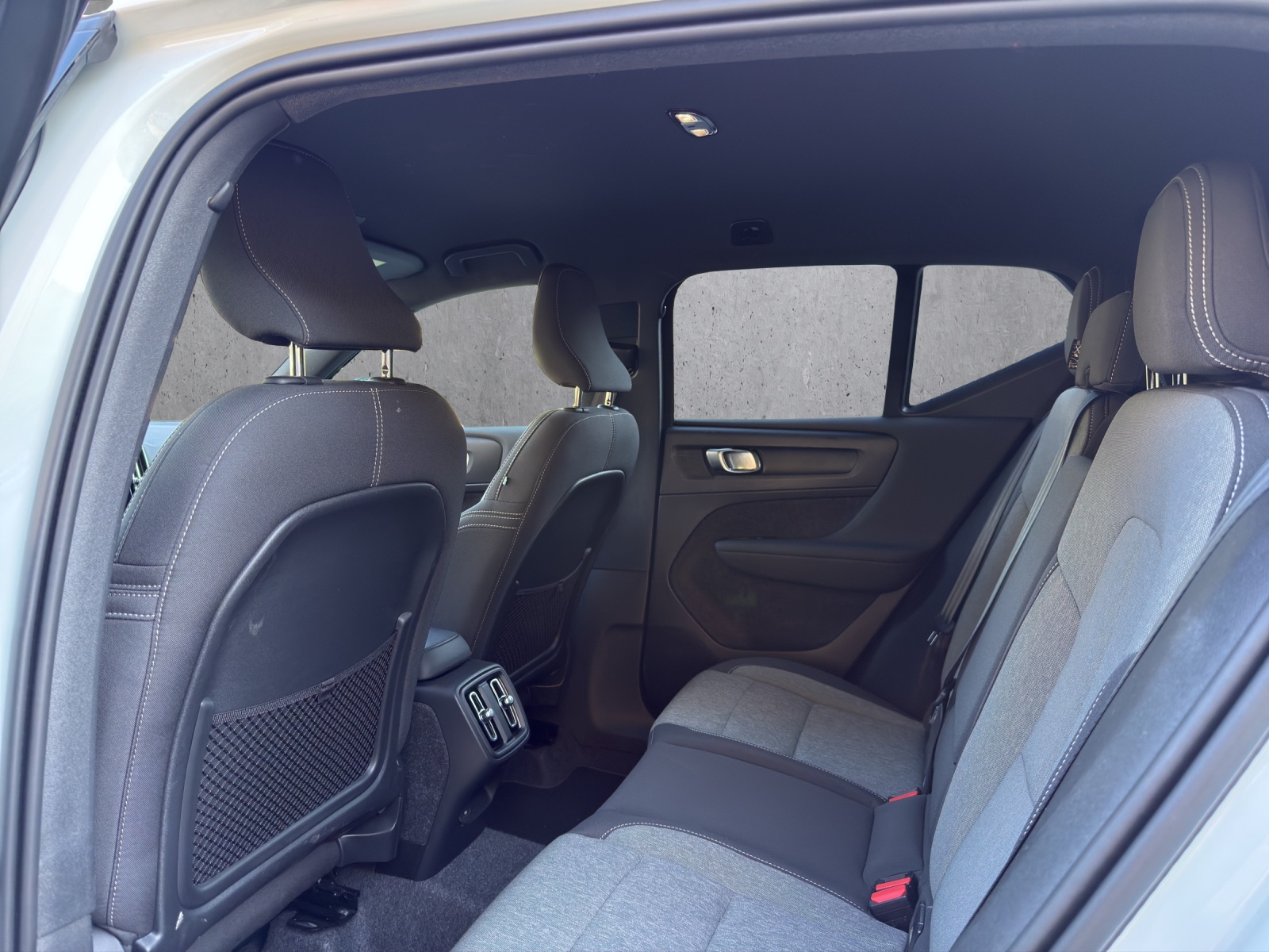 VOLVO XC40 B3 Benzin Mild Hybrid Plus Dark DCT-image-14