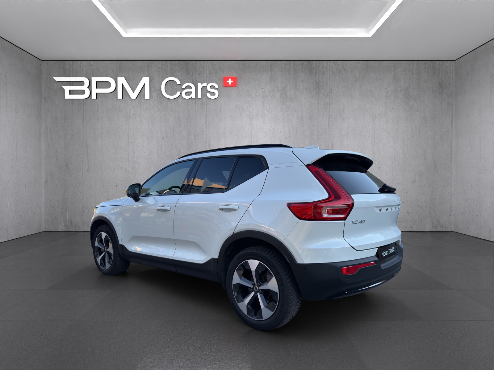 VOLVO XC40 B3 Benzin Mild Hybrid Plus Dark DCT-showroom-element-2