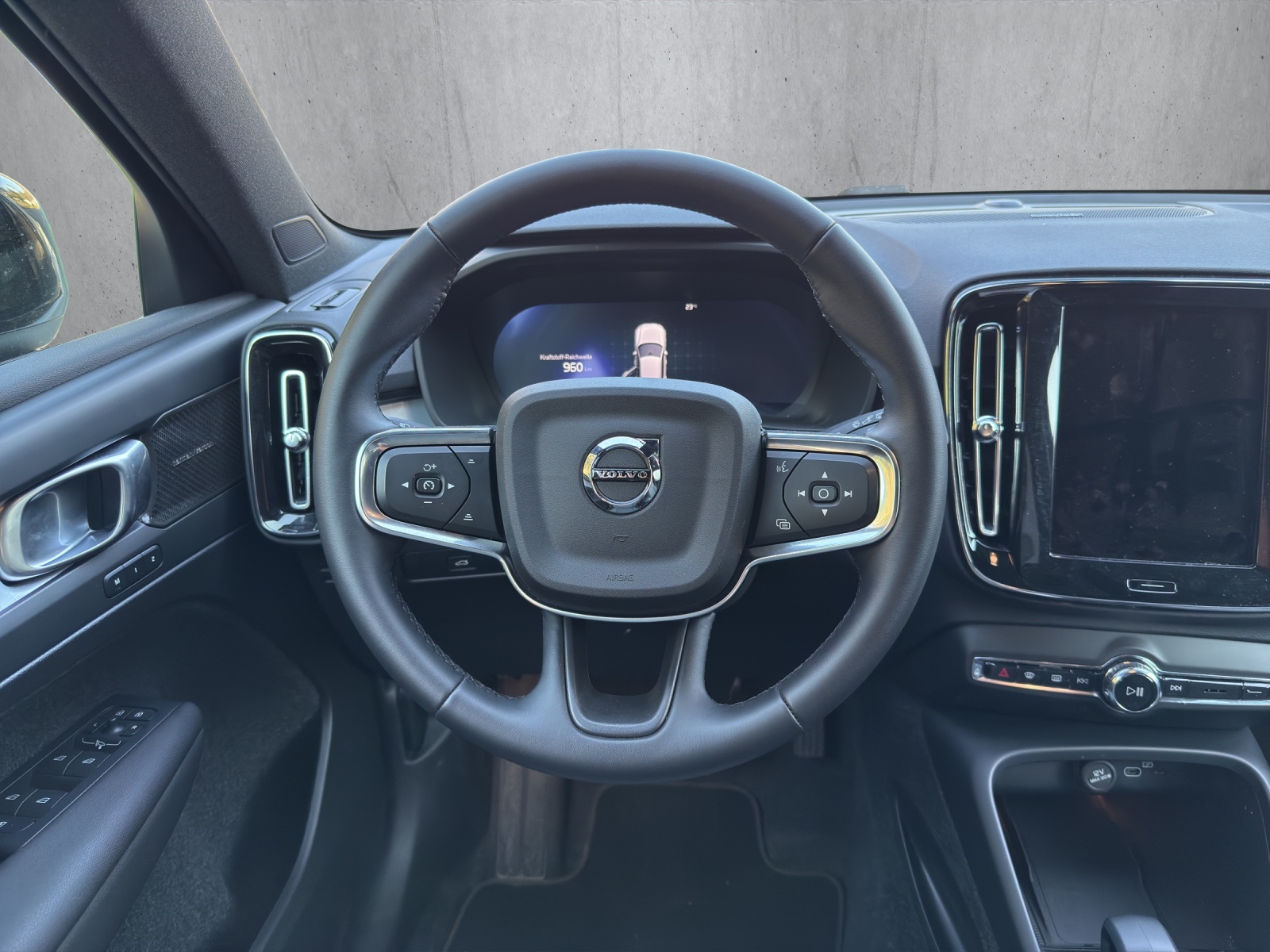 VOLVO XC40 B3 Benzin Mild Hybrid Plus Dark DCT-image-10