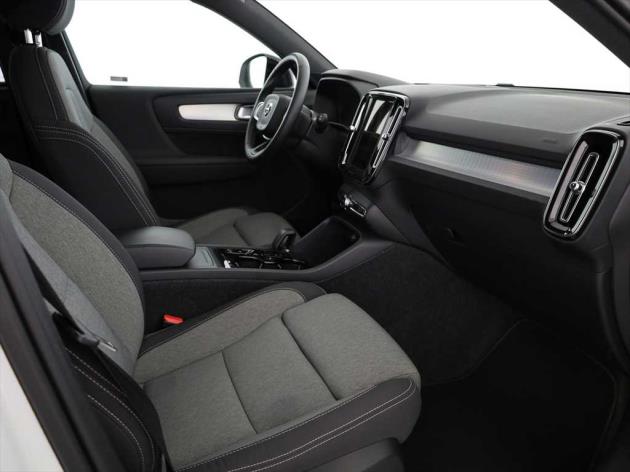 VOLVO XC40 B3 Benzin Mild Hybrid Plus Dark DCT-showroom-element-3