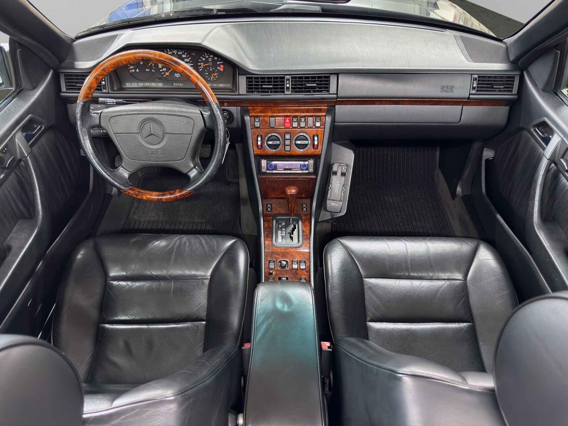 MERCEDES-BENZ E 320 Cabrio-image-15