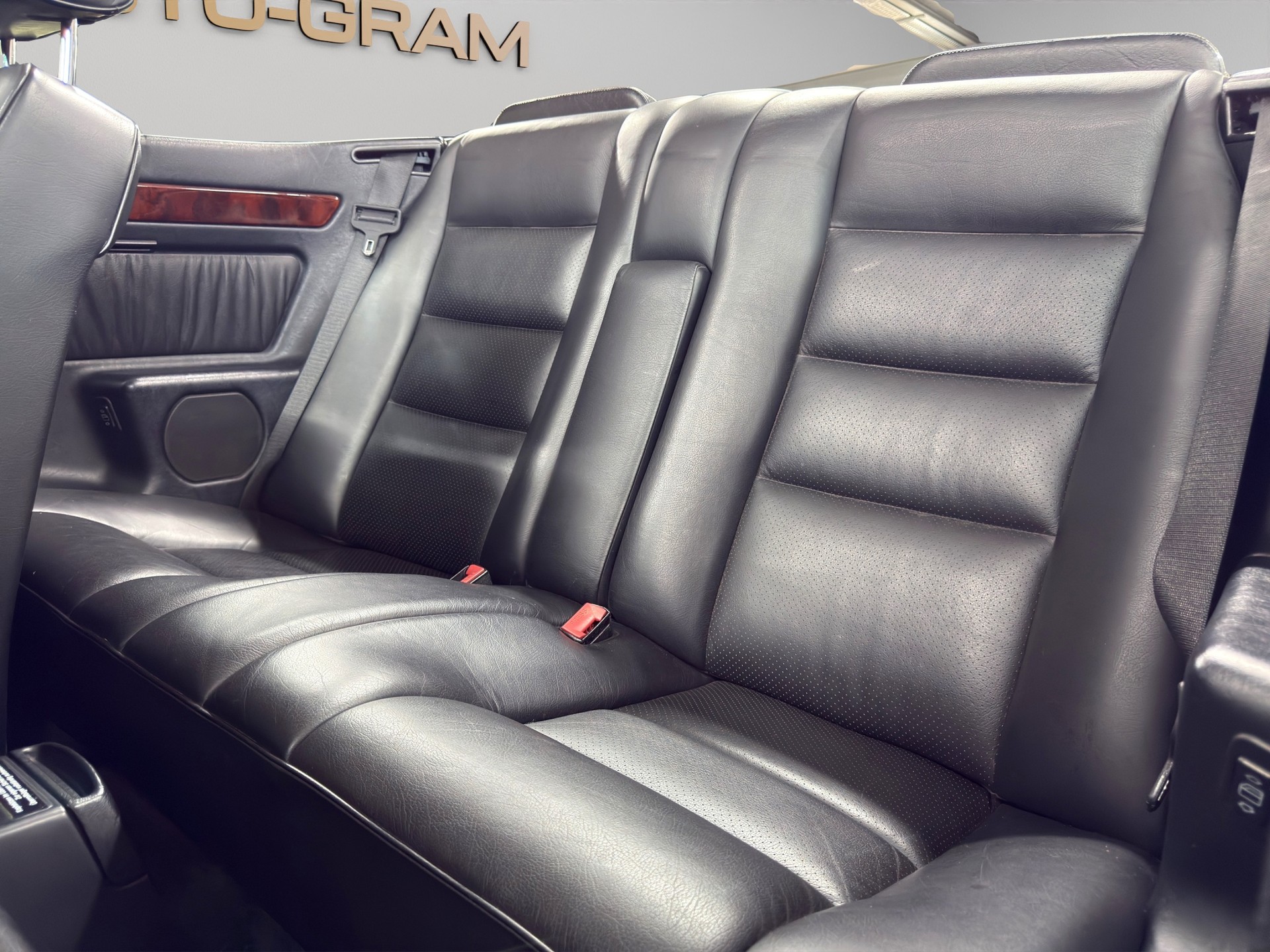 MERCEDES-BENZ E 320 Cabrio-image-14