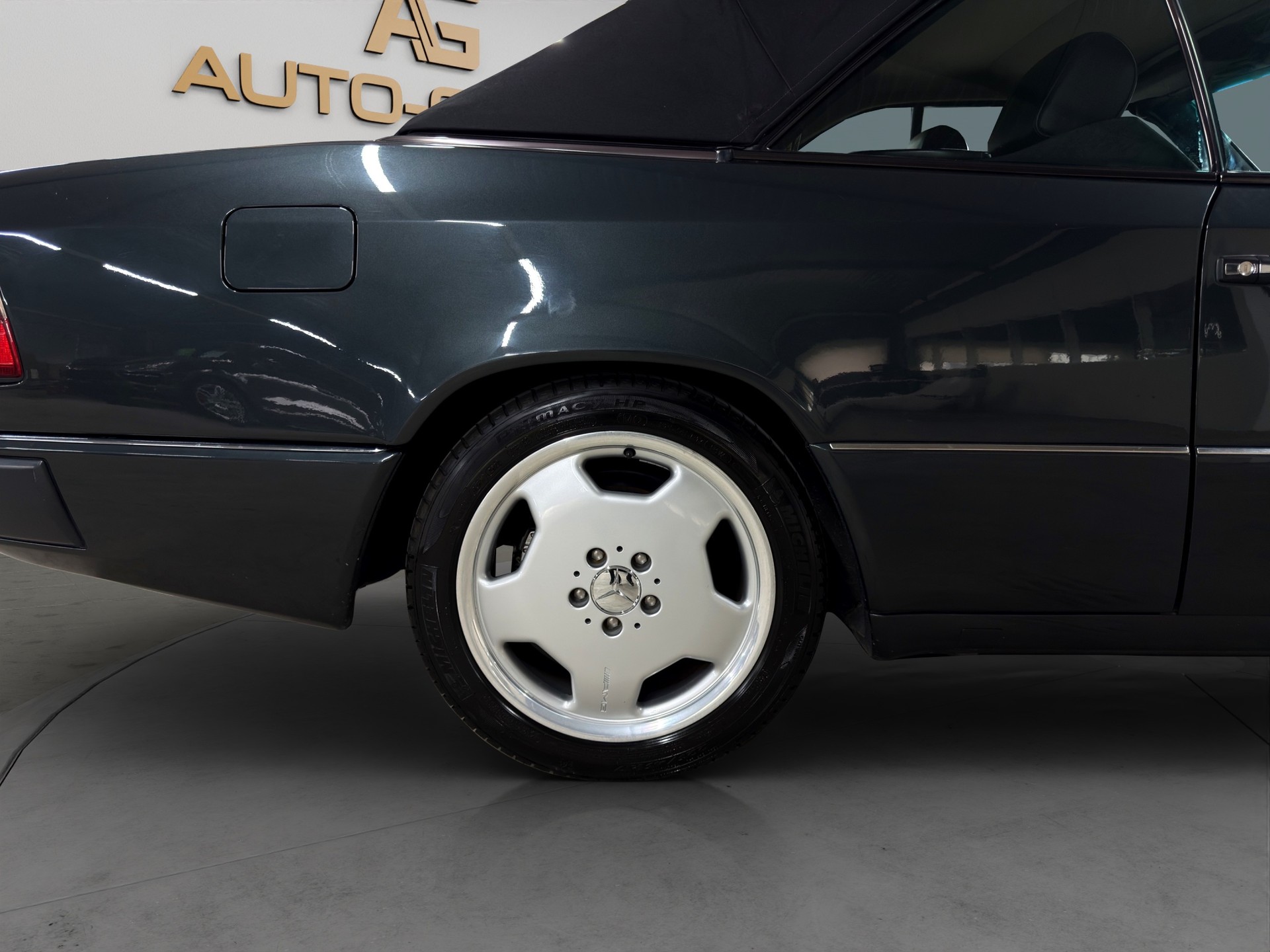 MERCEDES-BENZ E 320 Cabrio-image-9