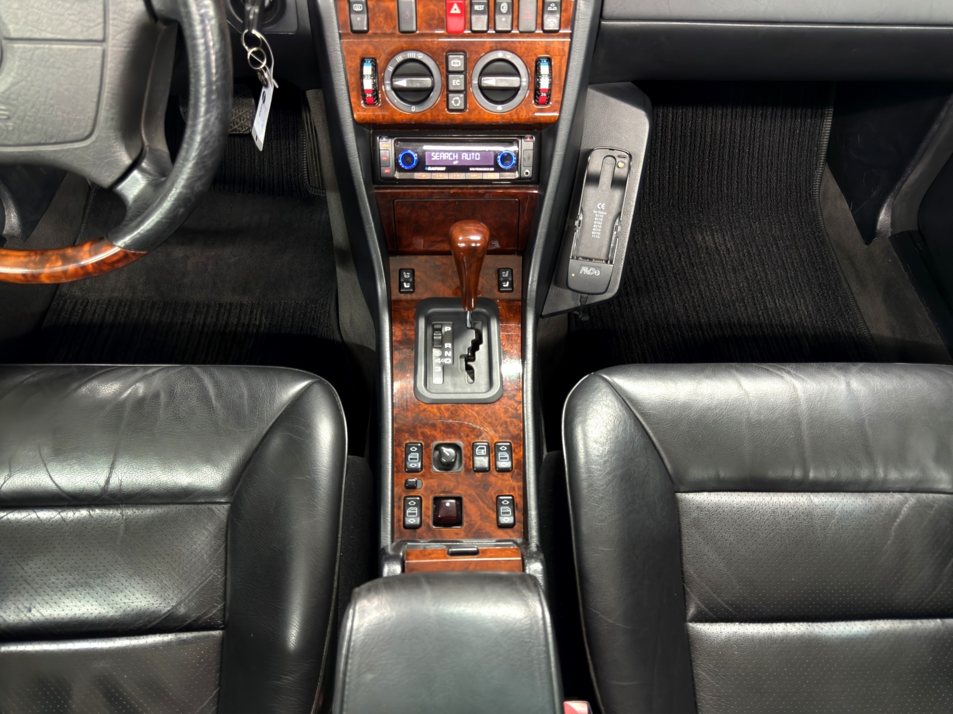 MERCEDES-BENZ E 320 Cabrio-image-16