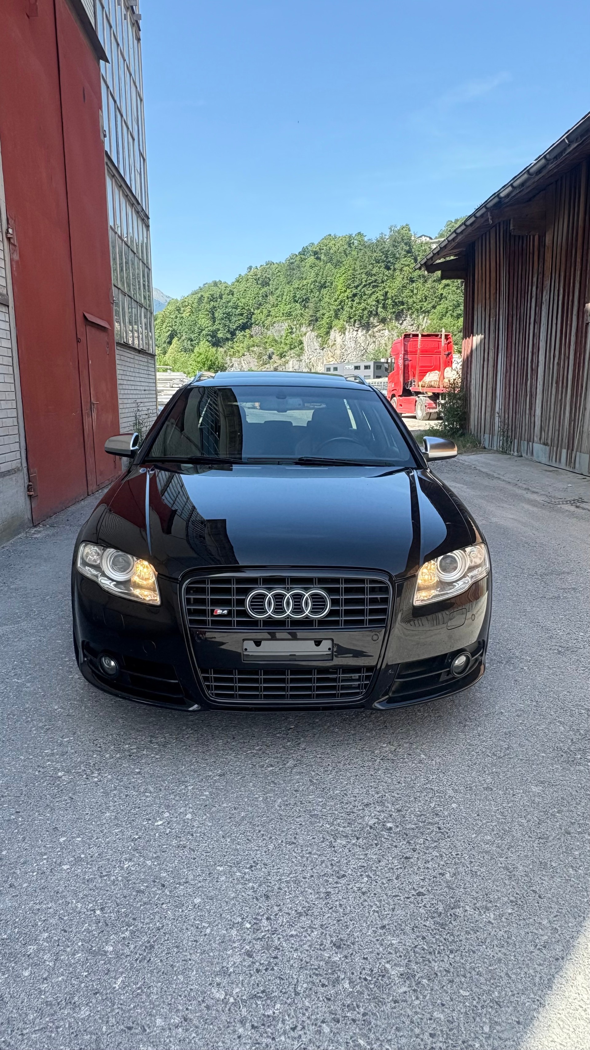 AUDI S4 Avant 4.2 V8 quattro-image-1