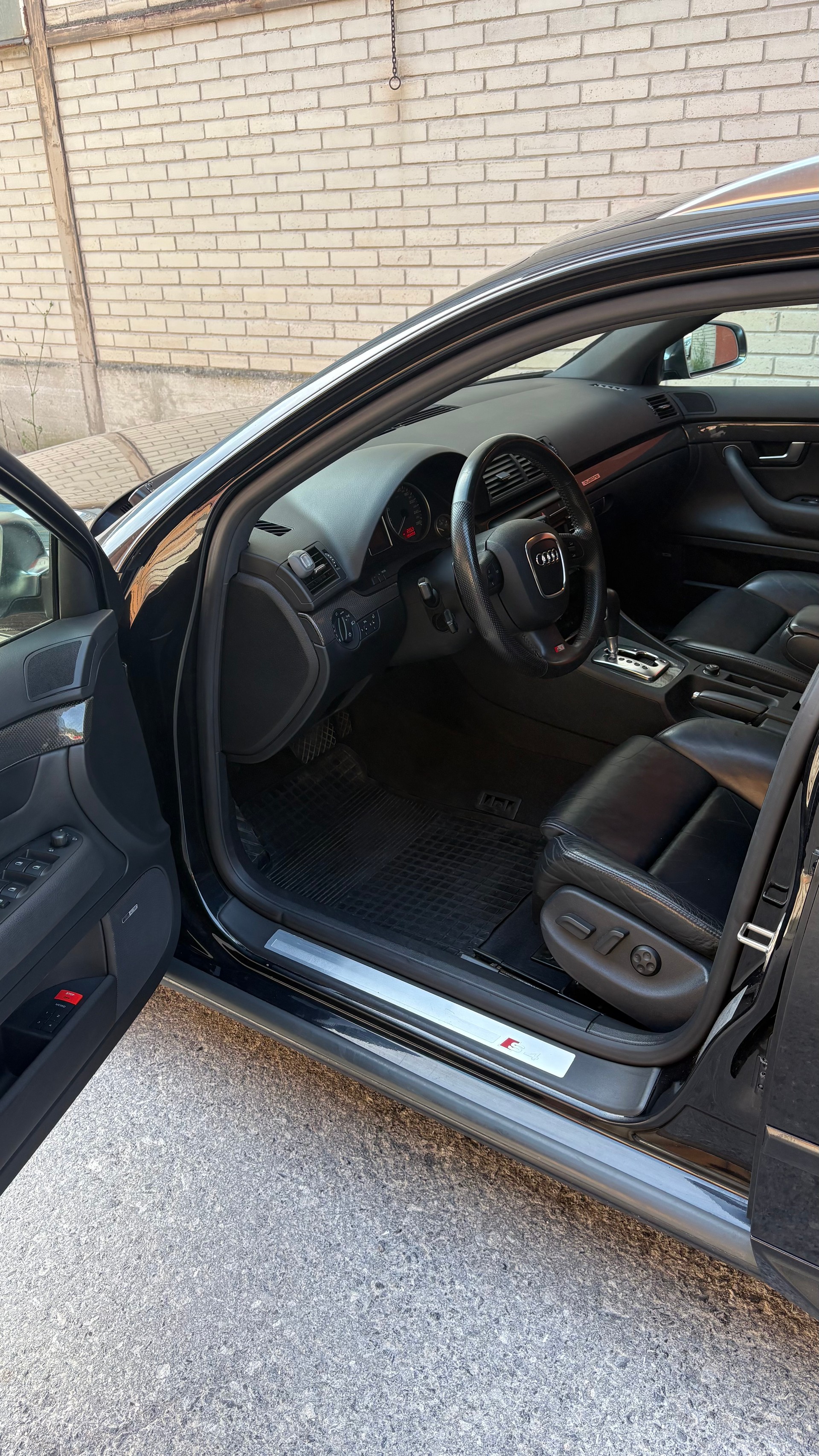 AUDI S4 Avant 4.2 V8 quattro-image-6