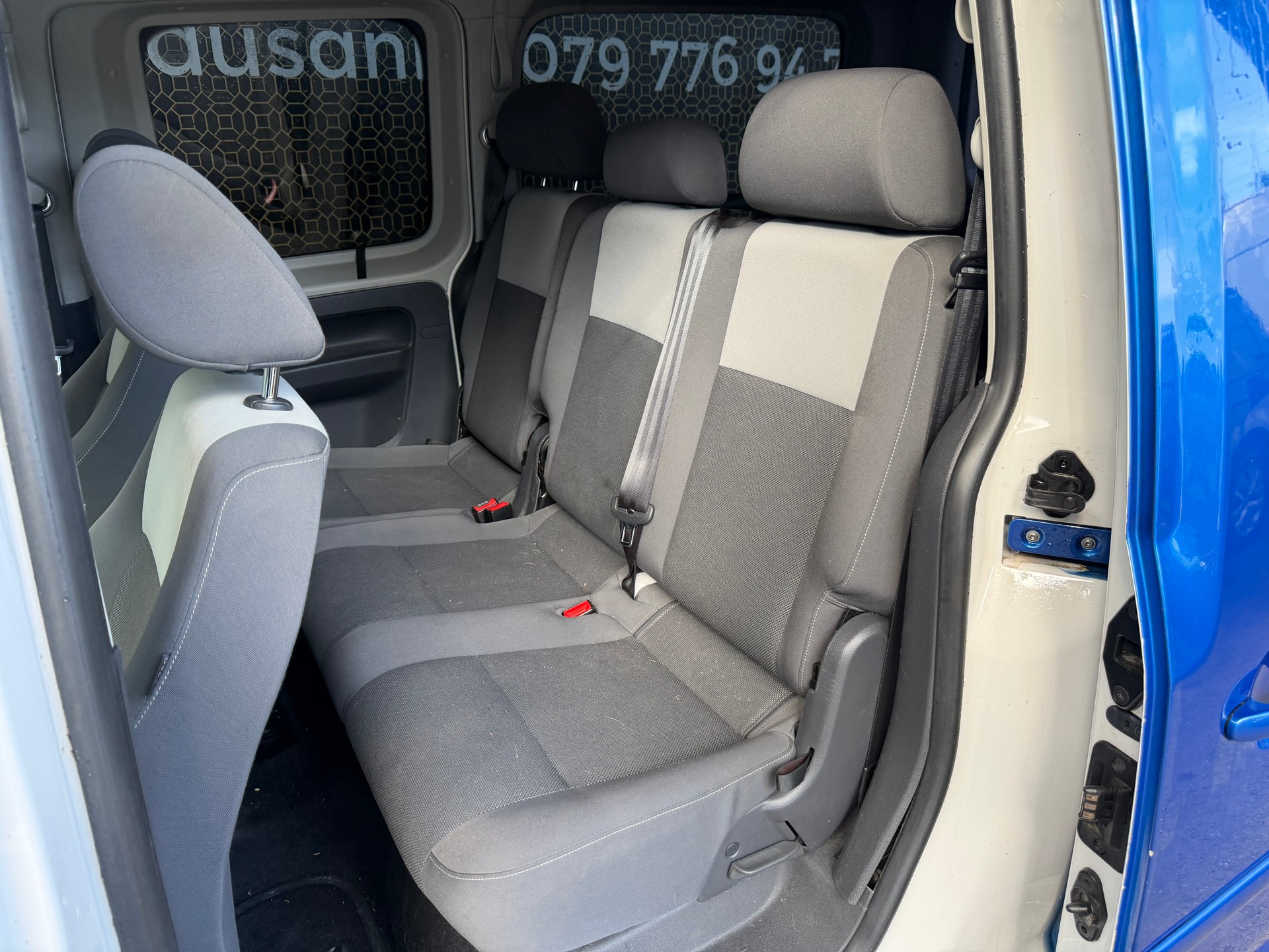 VW Caddy 1.6 TDI Maxi Transport personnes-image-6