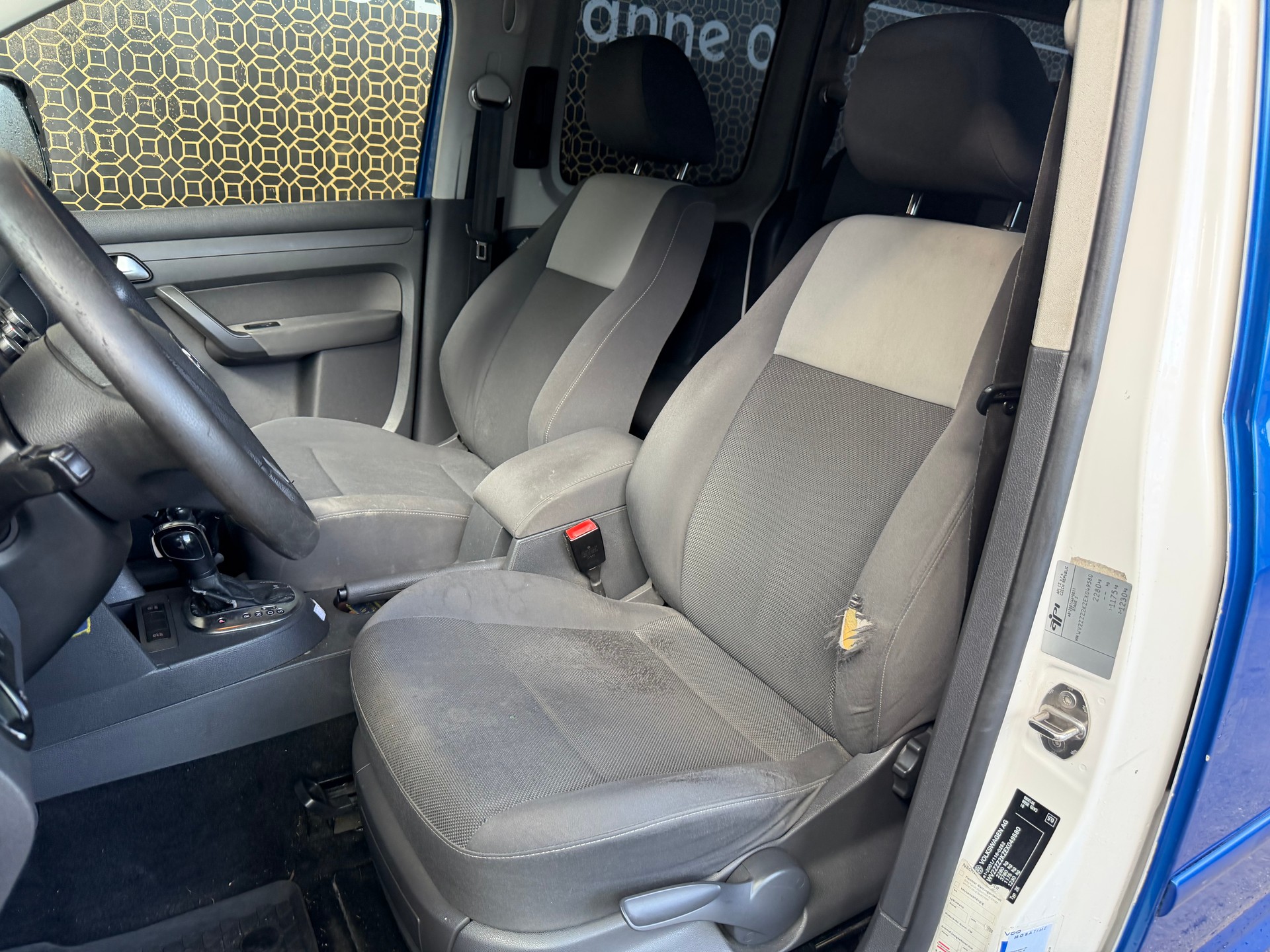 VW Caddy 1.6 TDI Maxi Transport personnes-image-7