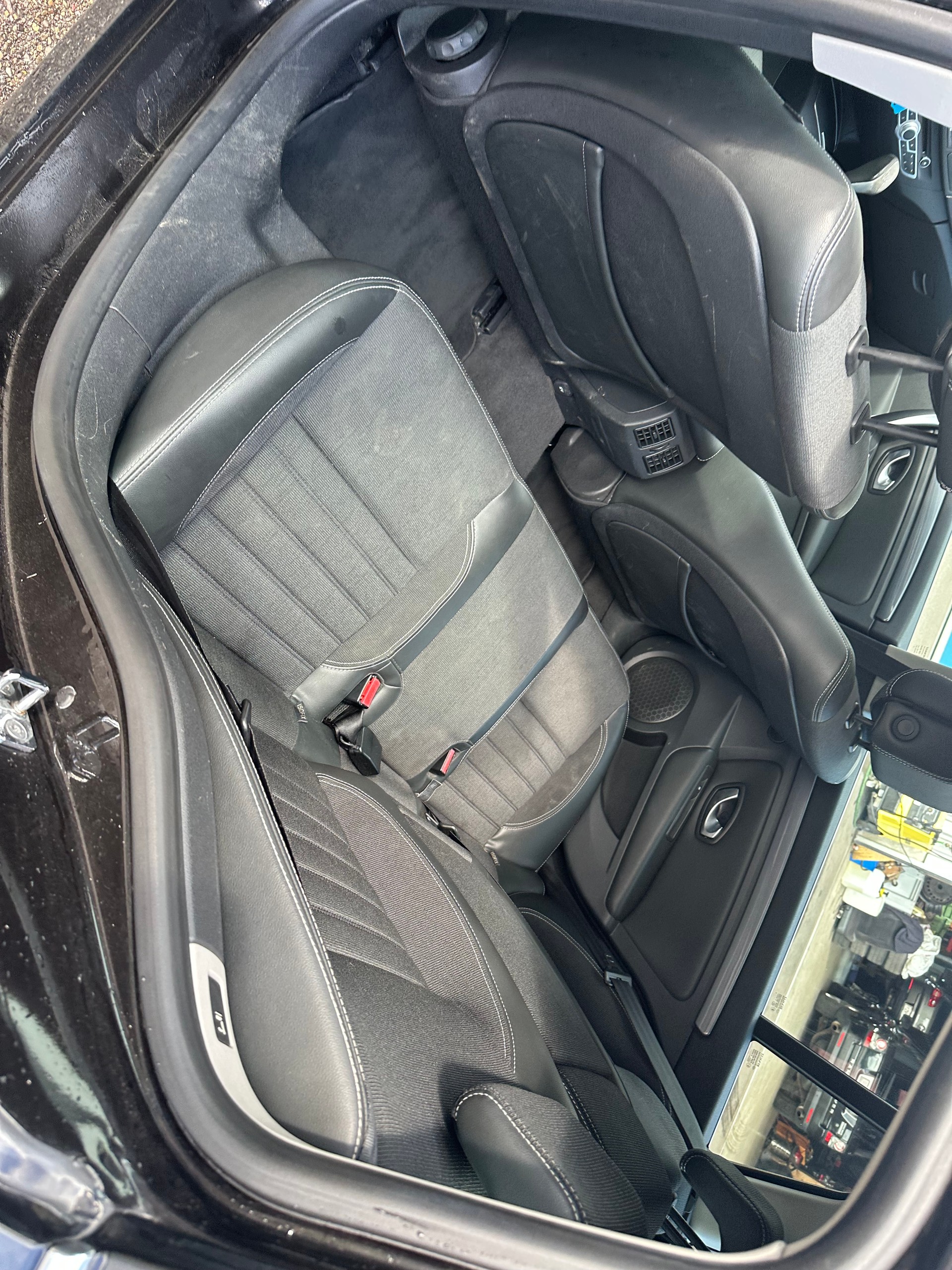 RENAULT Laguna Grandtour 2.0 16V T Initiale Automatic-image-9