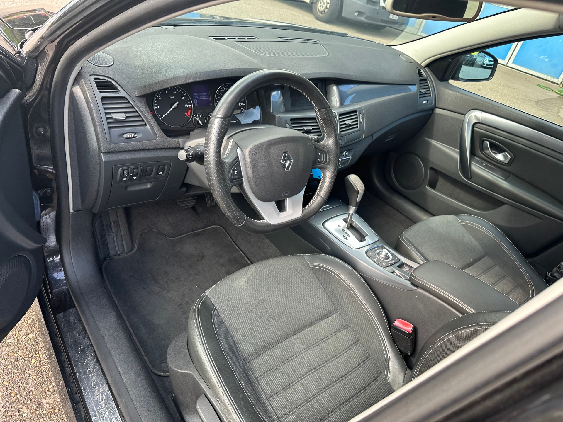RENAULT Laguna Grandtour 2.0 16V T Initiale Automatic-image-10
