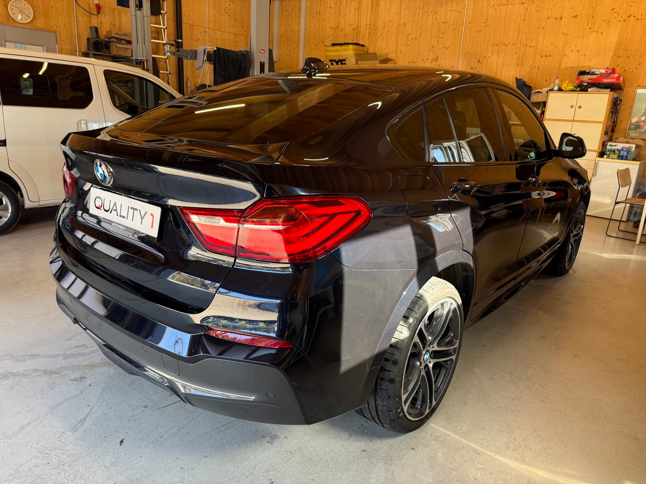 BMW X4 xDrive 35i Steptronic-showroom-element-2