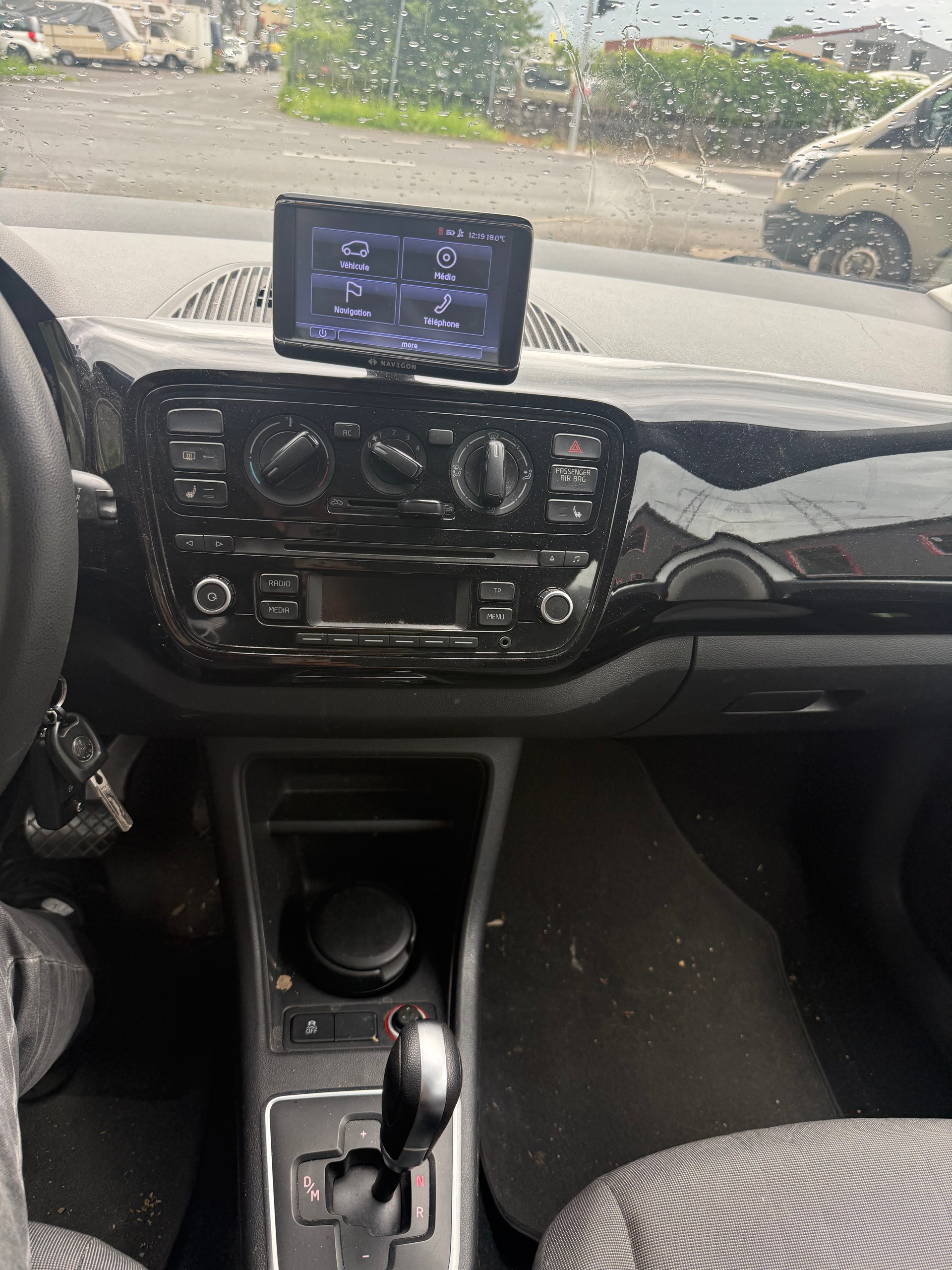 VW Up 1.0 white up Art on Ice ASG-image-6