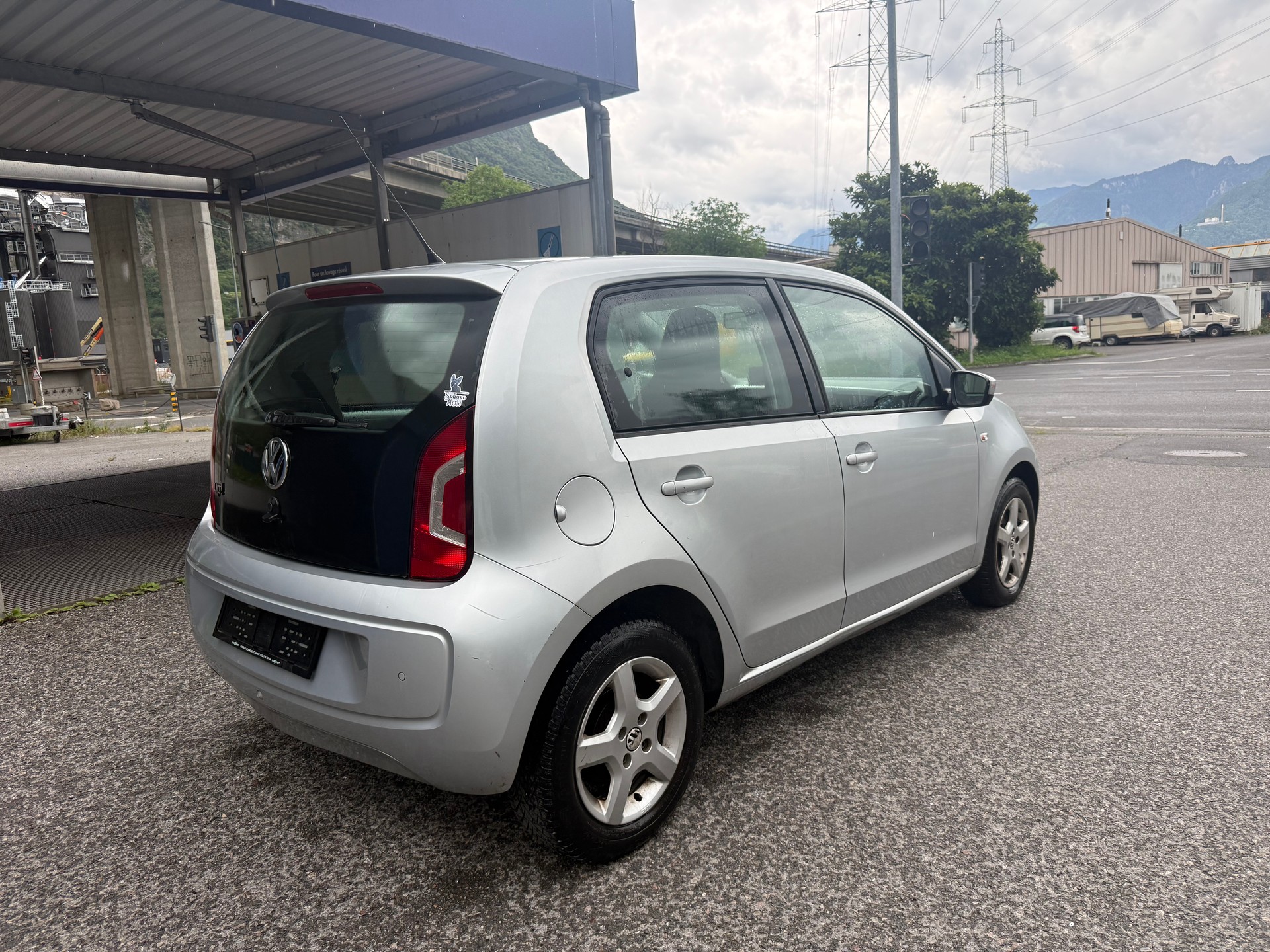 VW Up 1.0 white up Art on Ice ASG-showroom-element-2