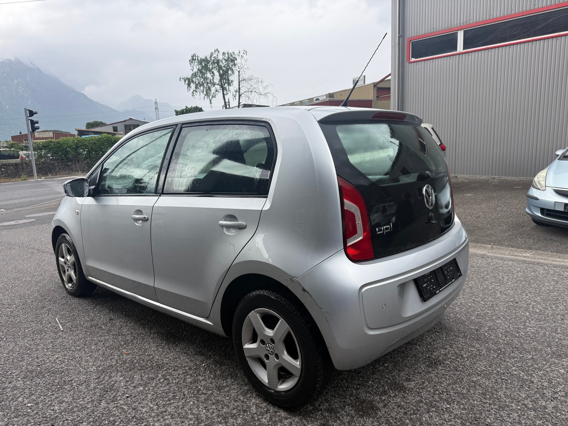 VW Up 1.0 white up Art on Ice ASG-showroom-element-3