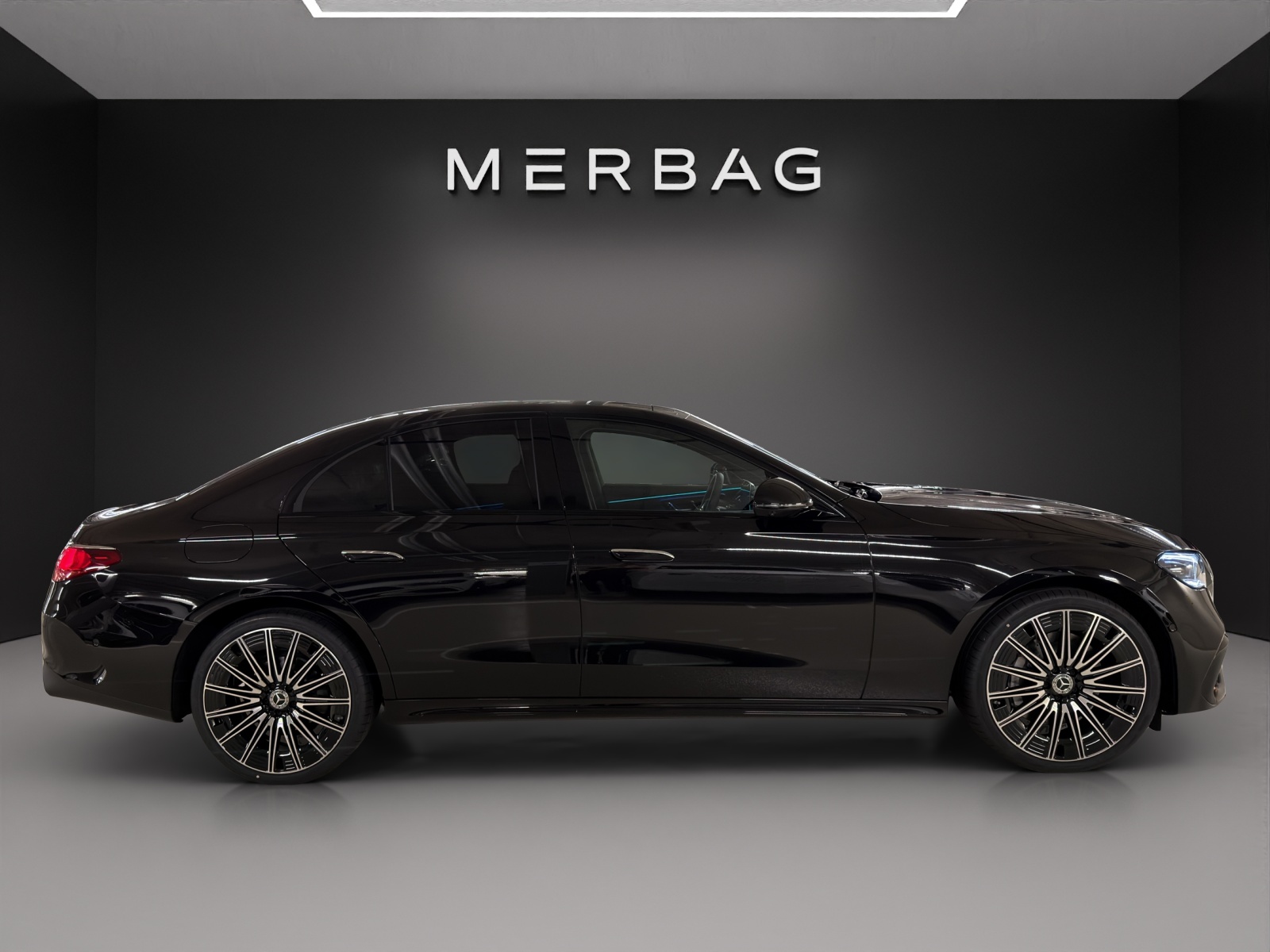 MERCEDES-BENZ E 220 d 4Matic 9G-Tronic-image-1