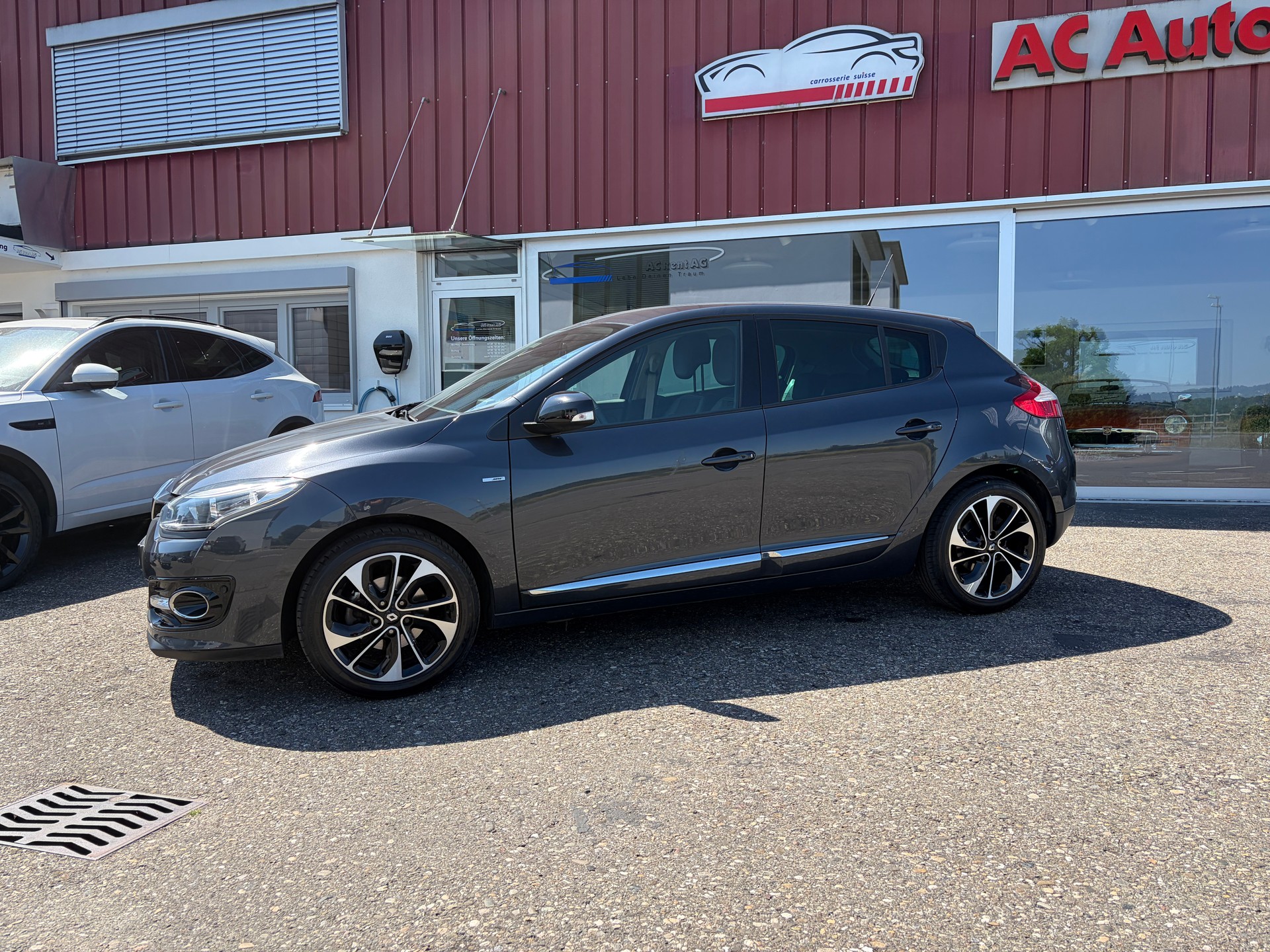 RENAULT Mégane 1.2 16V Turbo Bose-showroom-element-2