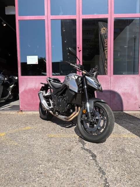 HONDA CB 750 Hornet-image-0
